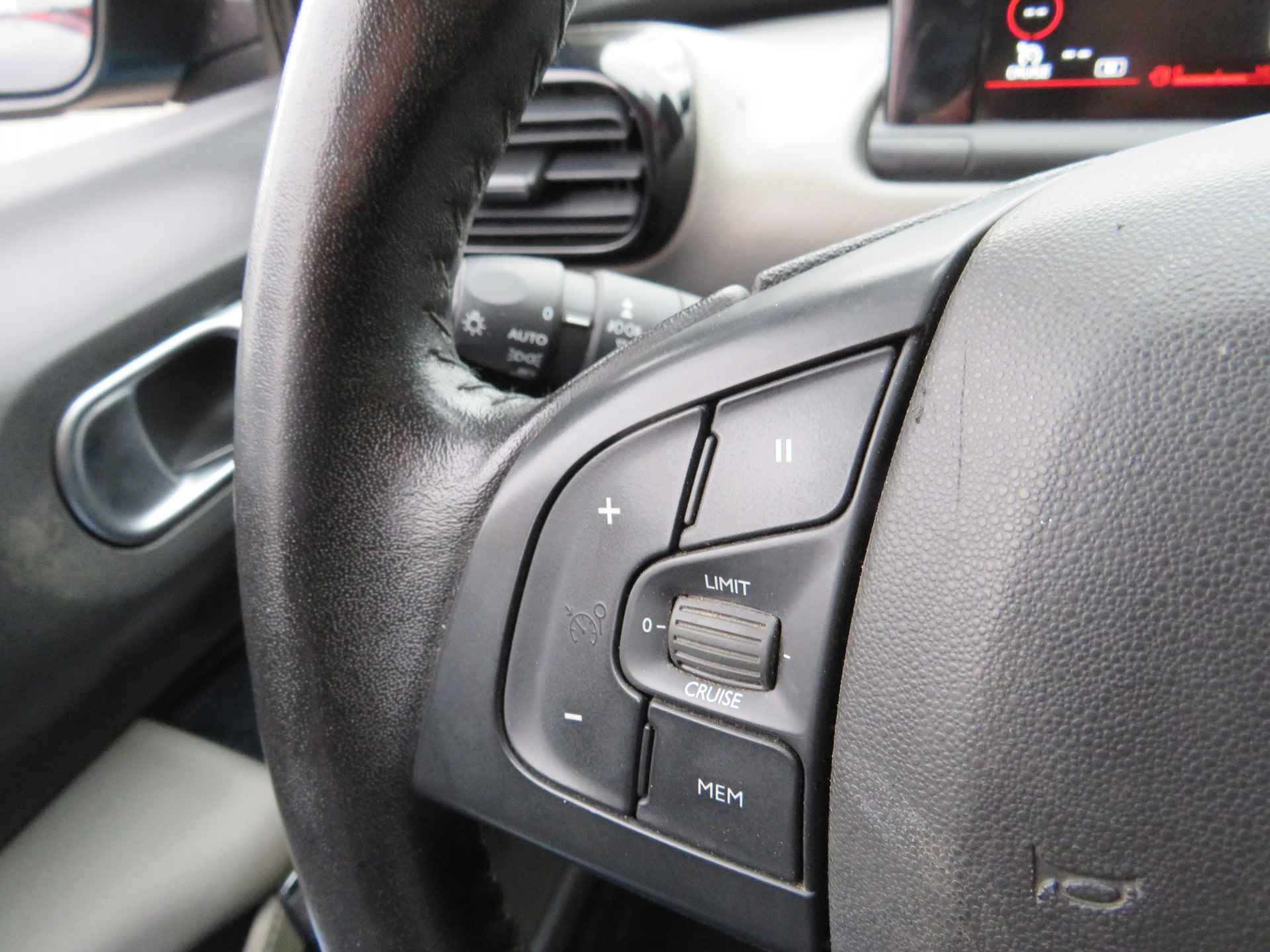 Citroën C4 Cactus 1.2 PureTech Business| 110-PK| Volautomaat | Clima-Airco | Navigatie | Trekhaak | Incl. BOVAG Garantie | Parkeersensoren | - 25/38