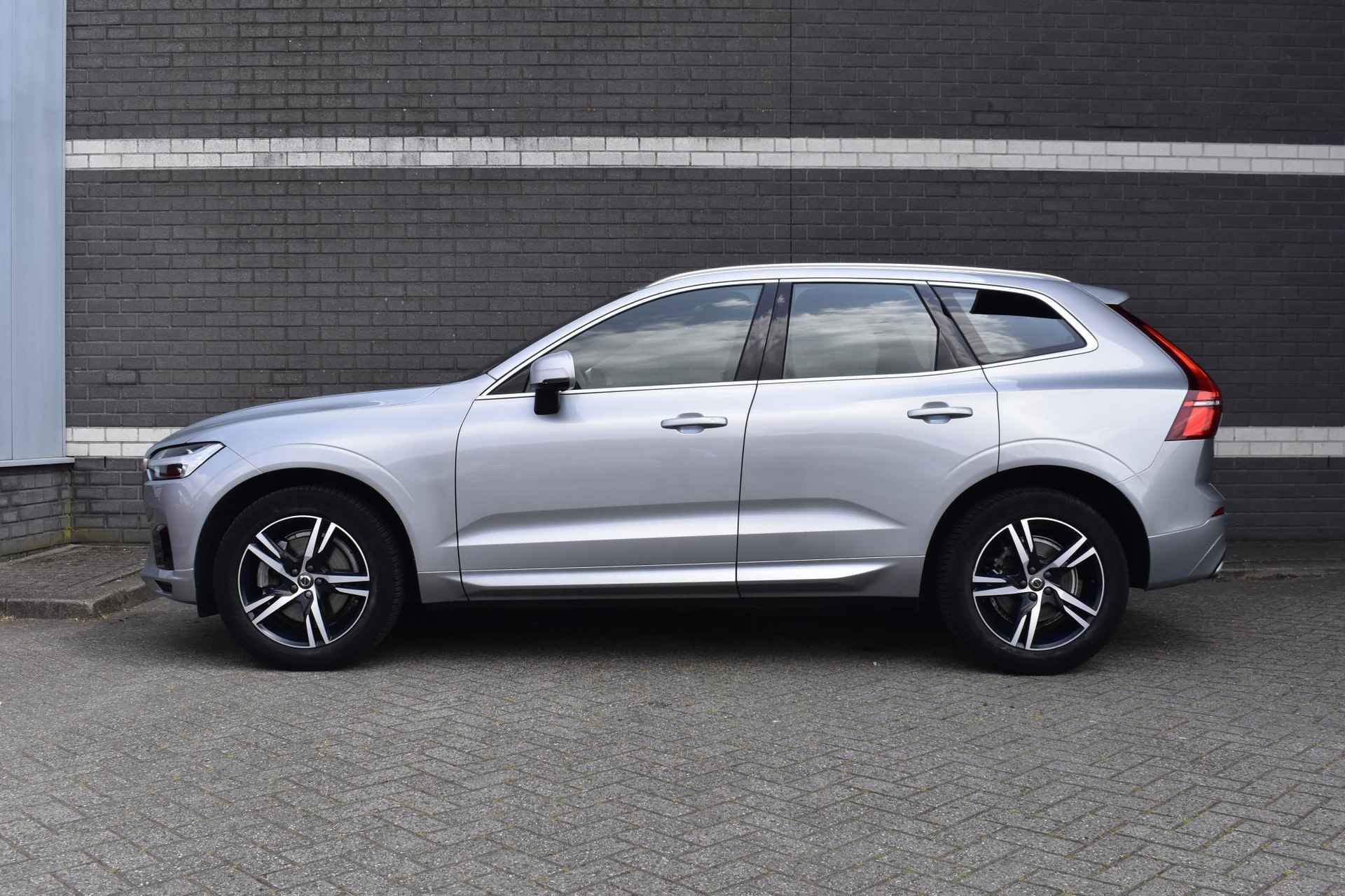 Volvo XC60 2.0 T5 R-Design / Panoramadak / H&K Audio / Leder / Keyless - 4/34