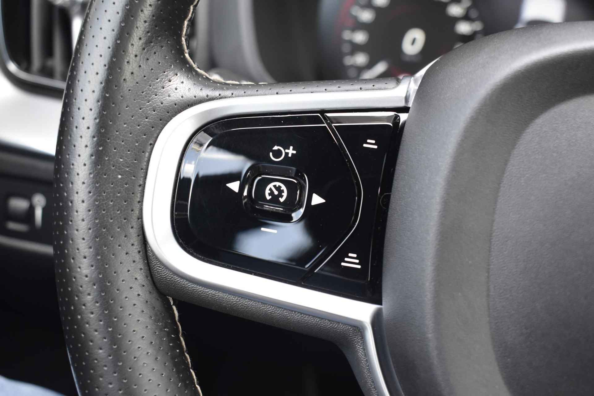 Volvo XC60 2.0 T5 R-Design / Panoramadak / H&K Audio / Leder / Keyless - 16/34