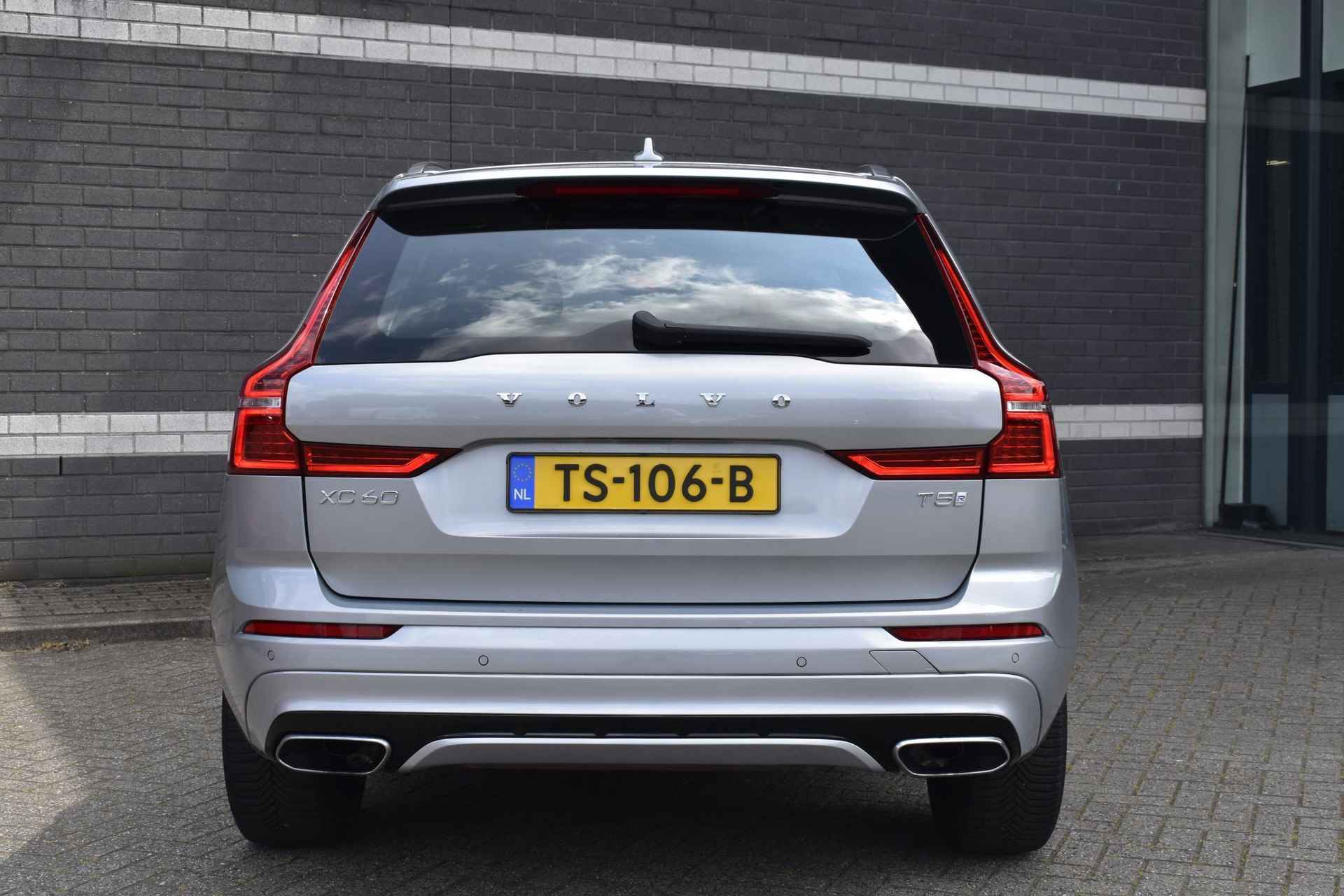 Volvo XC60 2.0 T5 R-Design / Panoramadak / H&K Audio / Leder / Keyless - 19/34