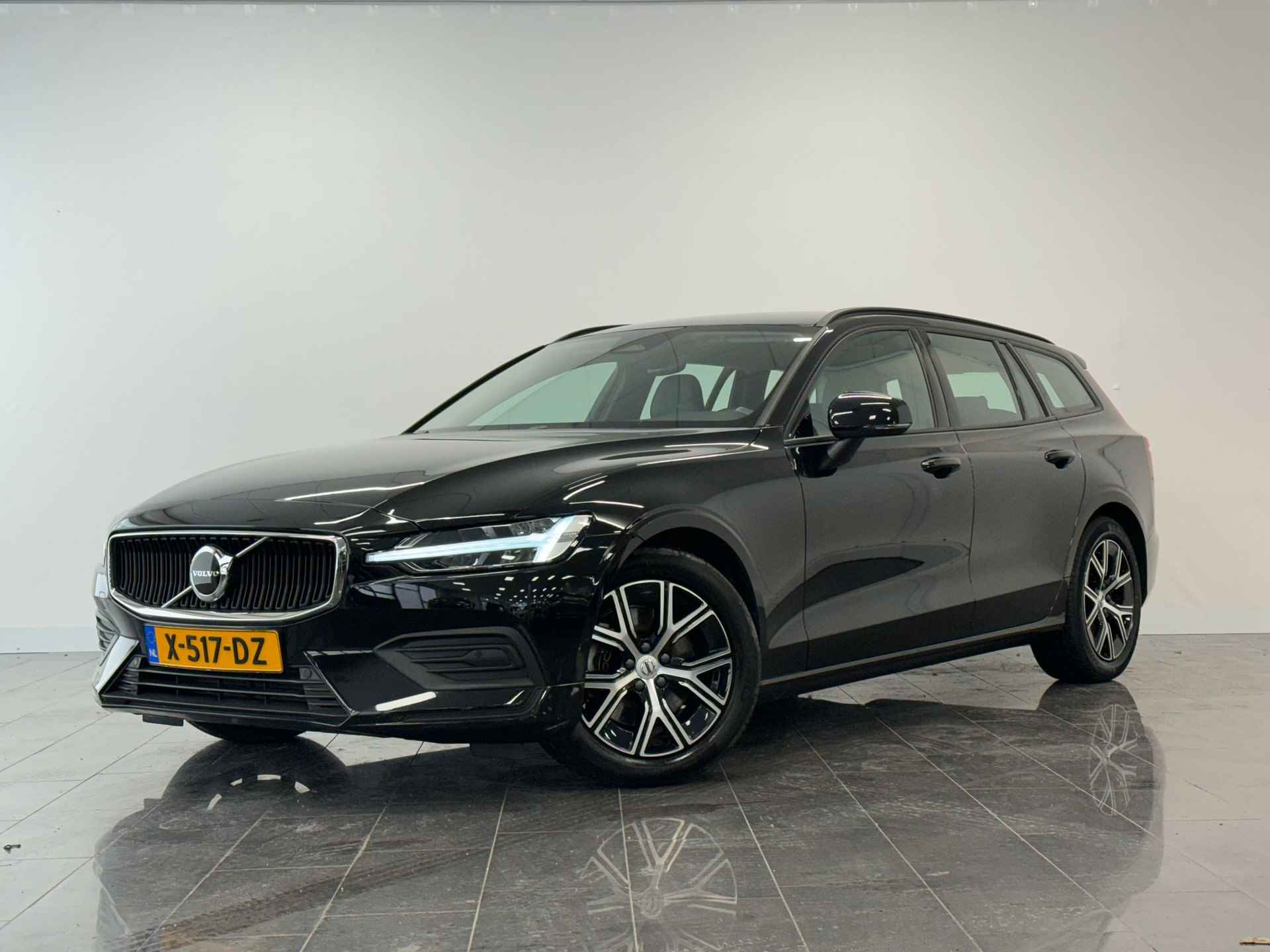 Volvo V60 B3 Essential Edition