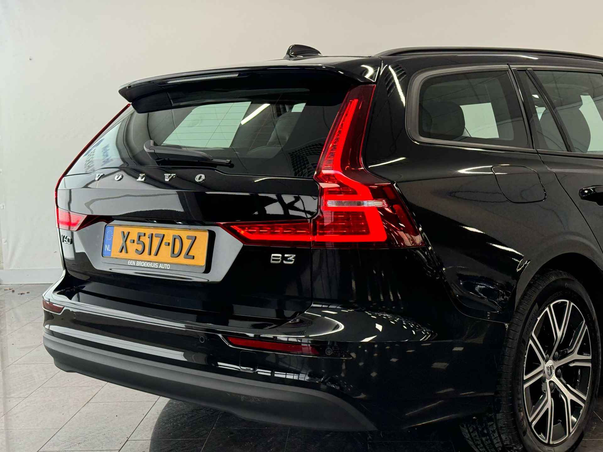 Volvo V60 B3 Essential Edition - 33/36