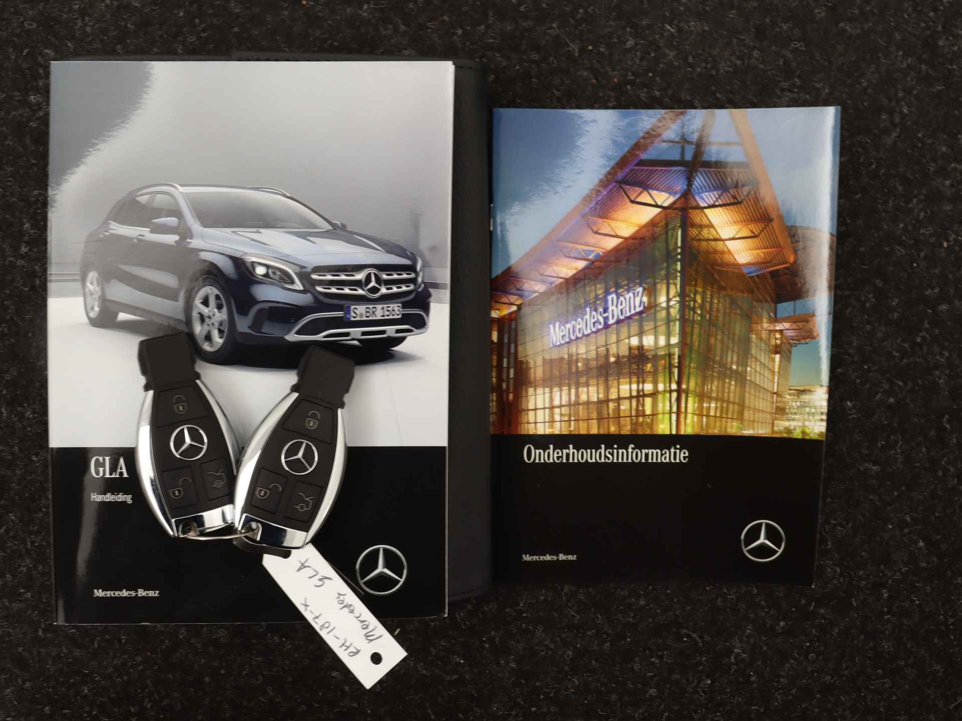 Mercedes-Benz GLA 180 Business Solution | Alarm | Stoelverwarming | Parkerrpakket met Camera | LED | Cruise Control | Climate Control | - 28/51