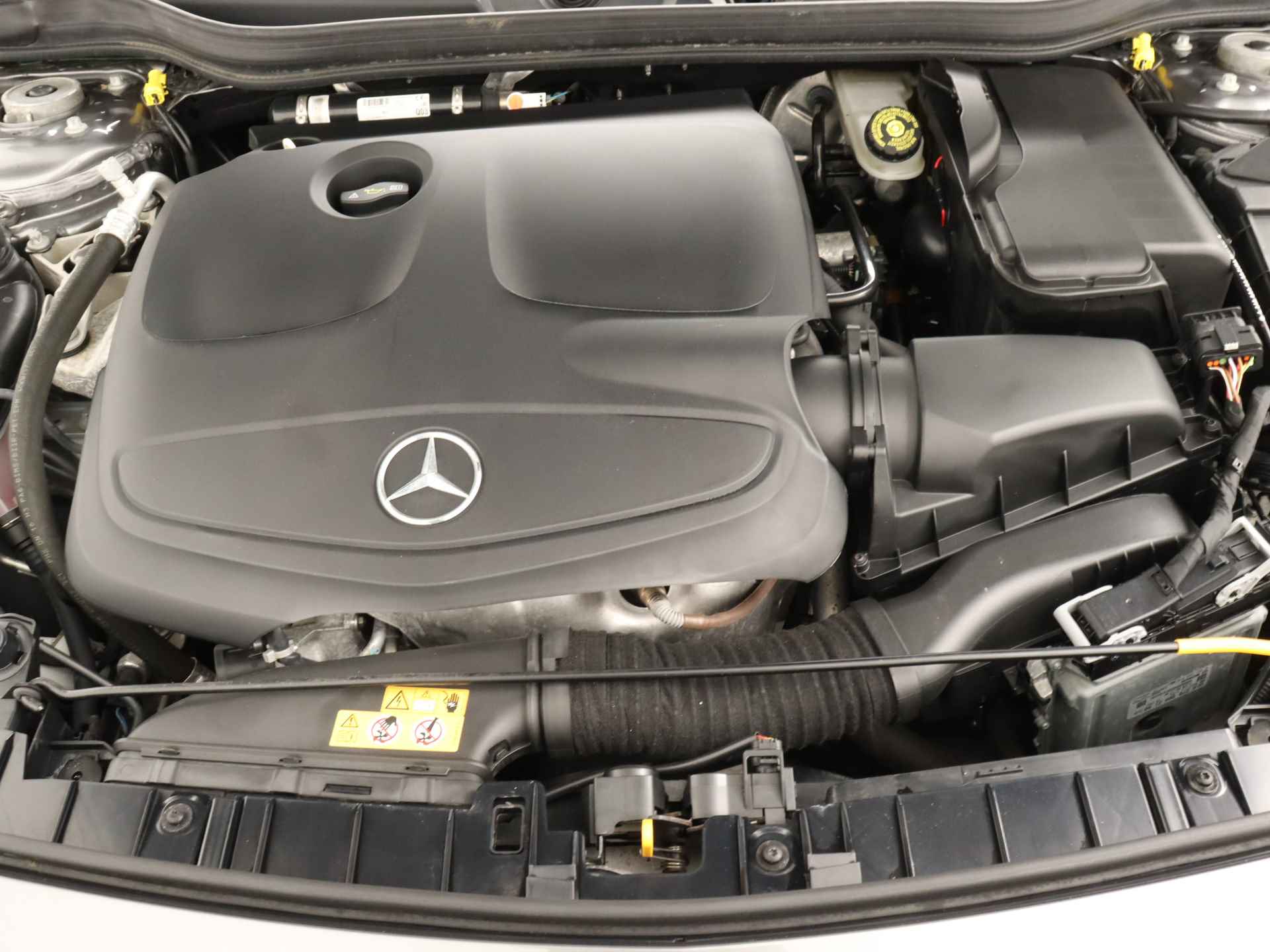 Mercedes-Benz GLA 180 Business Solution | Alarm | Stoelverwarming | Parkerrpakket met Camera | LED | Cruise Control | Climate Control | - 42/51