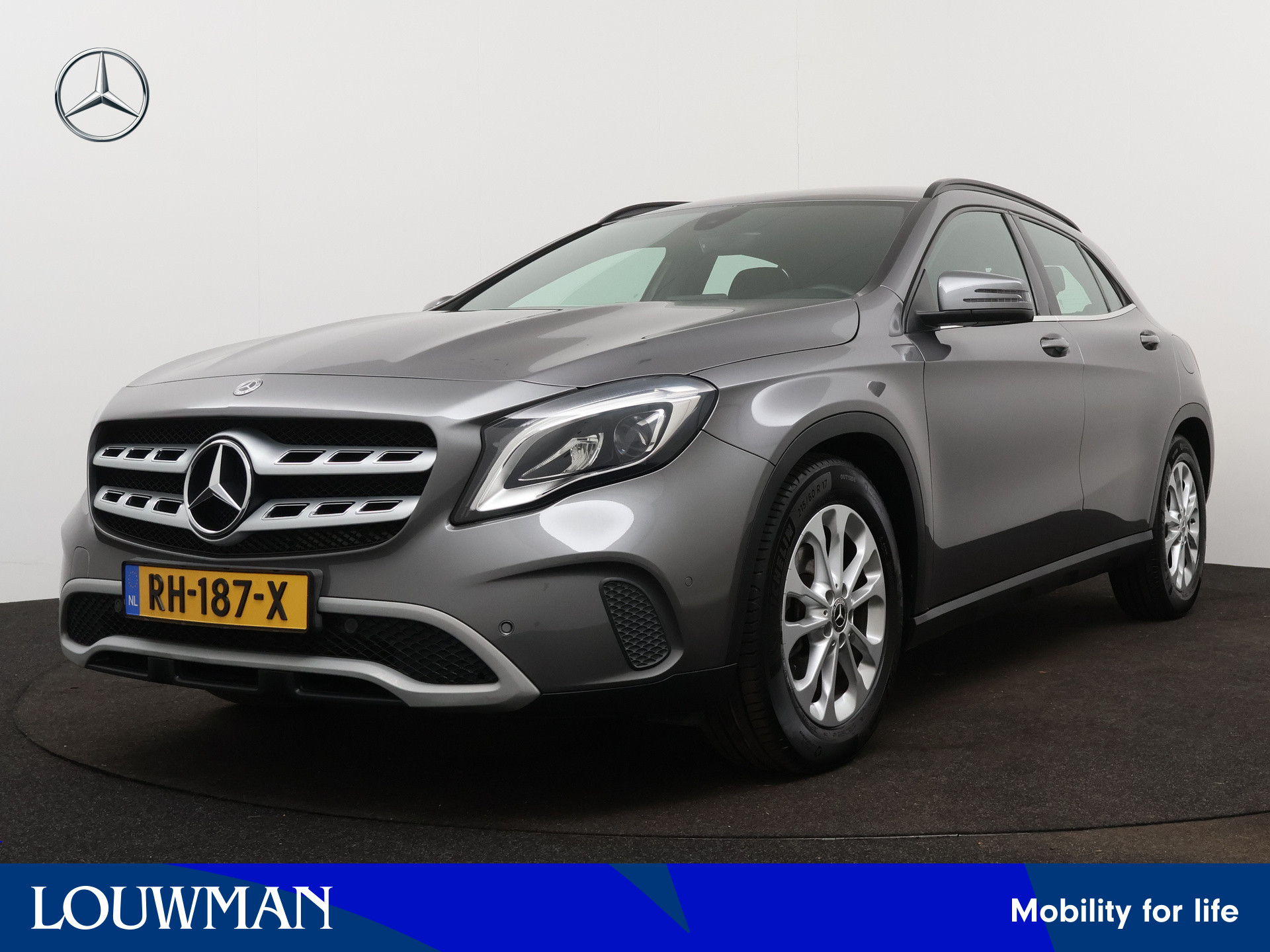 Mercedes-Benz GLA 180 Business Solution | Alarm | Stoelverwarming | Parkerrpakket met Camera | LED | Cruise Control | Climate Control |