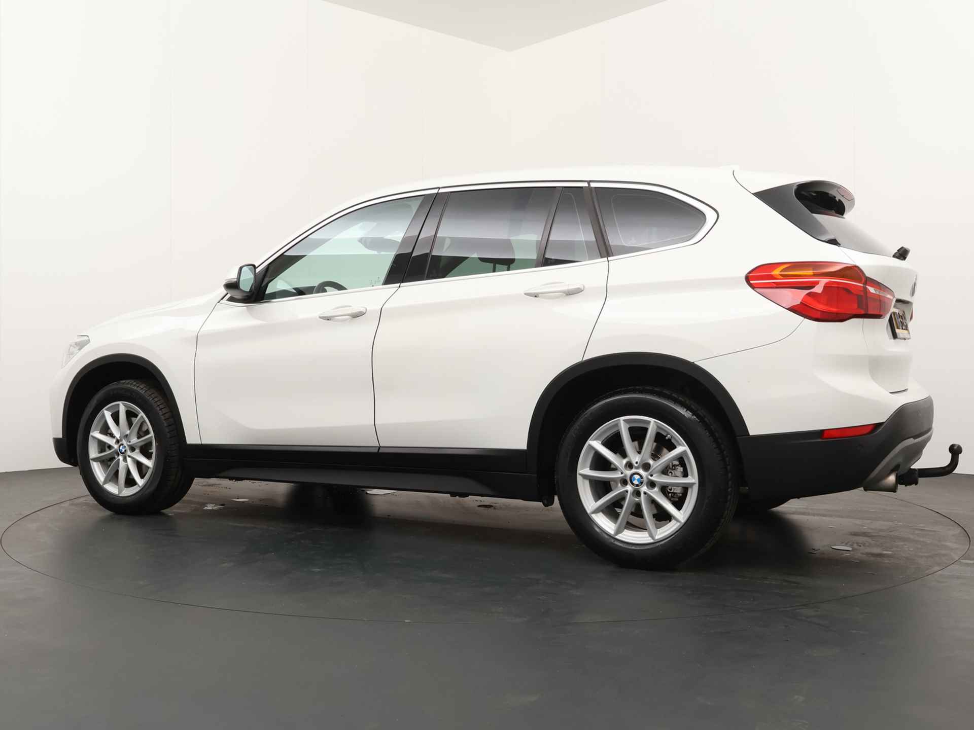 BMW X1 sDrive18i Centennial High Executive - Cruise Control  - Climate Control - LED - Navigatie - Lichtmetalen Velgen - Bovag Garantie - 4/43