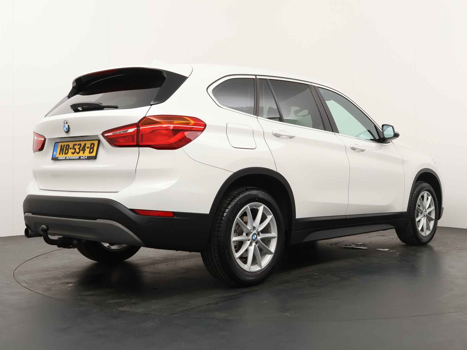 BMW X1 sDrive18i Centennial High Executive - Cruise Control  - Climate Control - LED - Navigatie - Lichtmetalen Velgen - Bovag Garantie - 8/43