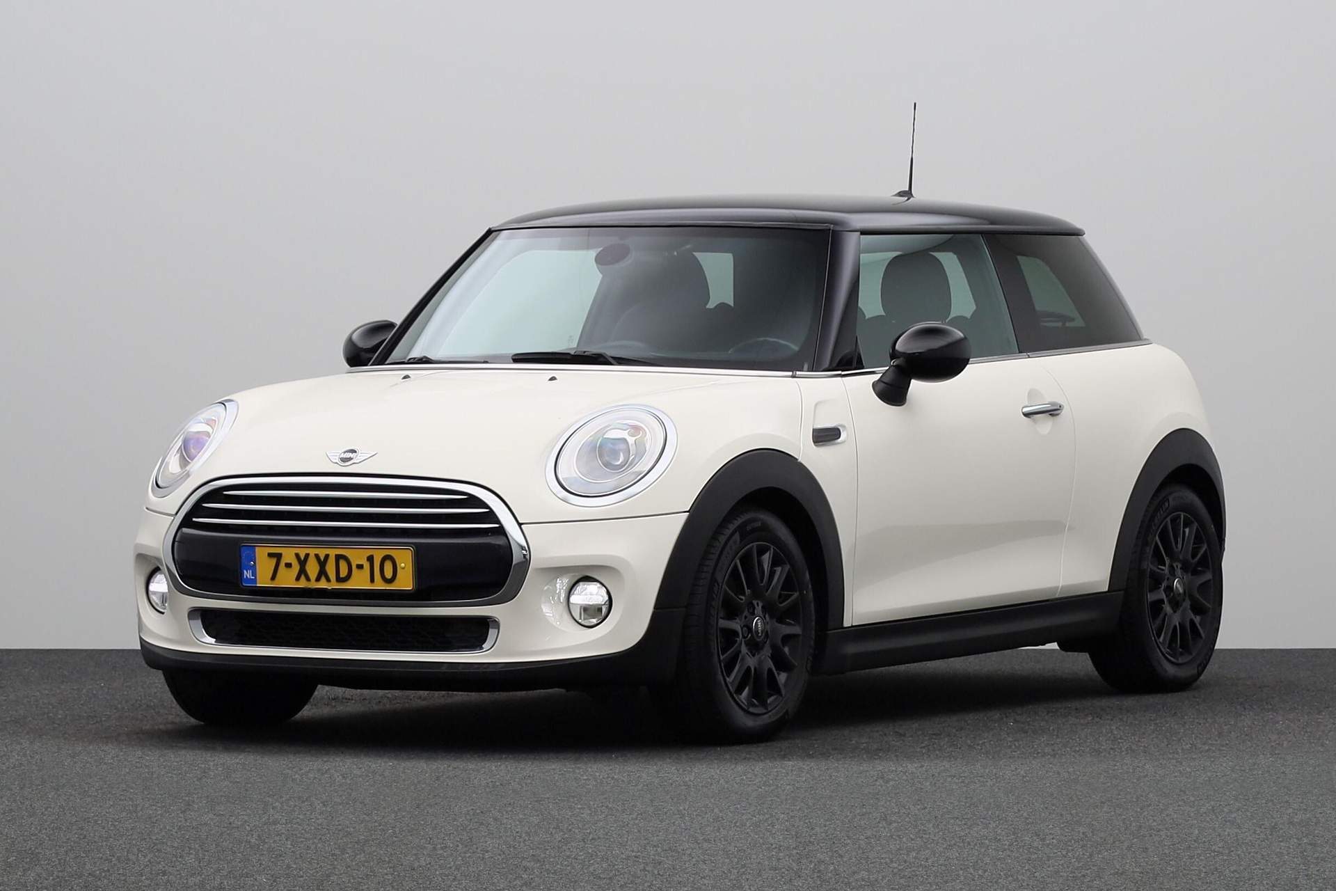 MINI 3-deurs 1.5 Cooper First Born Edition | Comfort Acces | PDC Achter |