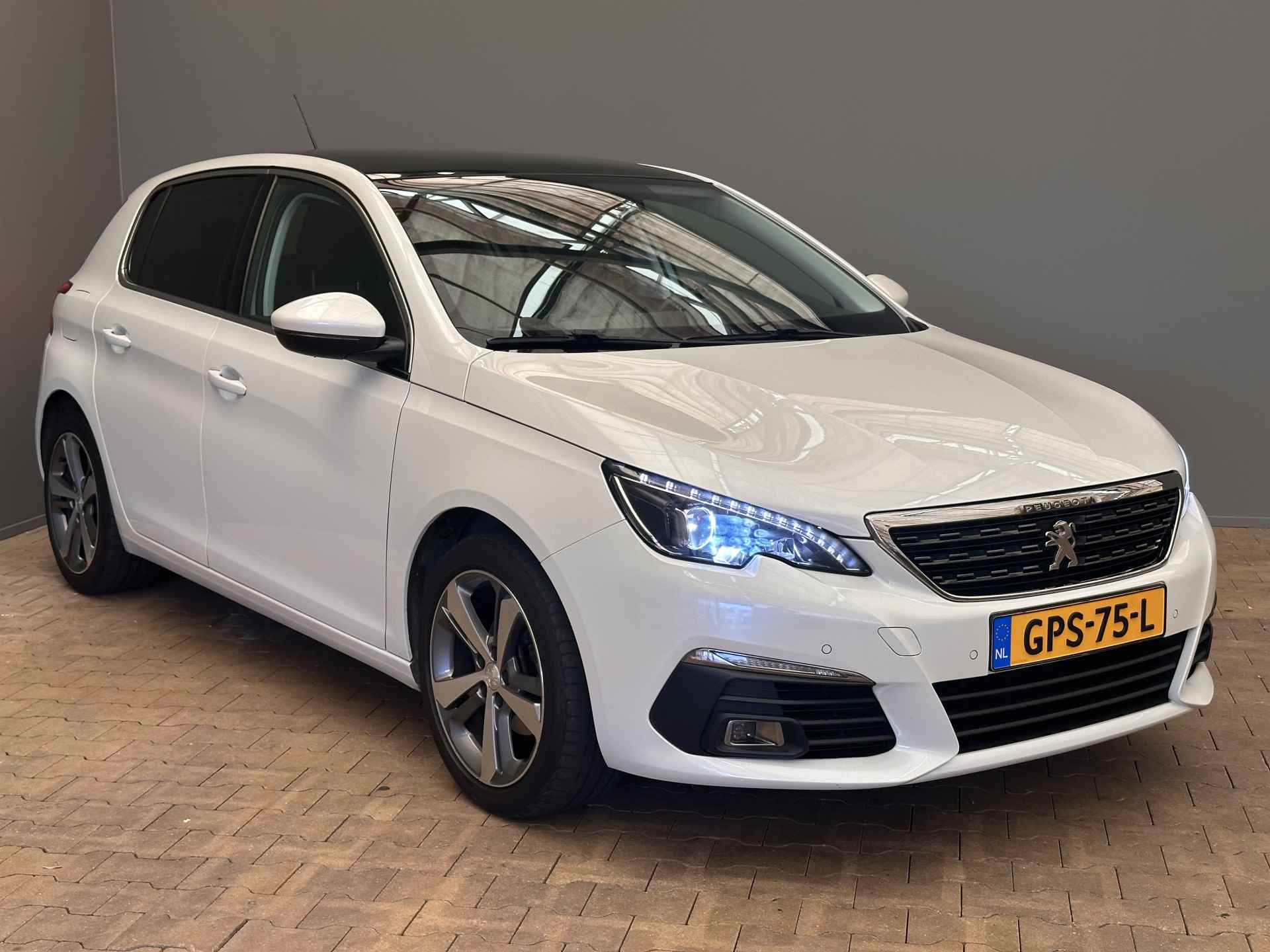 Peugeot 308 1.2 130PK Allure | Camera | Panoramadak | Full-LED | DAB+ | Leder\Stof | Clima | 17'' Lichtmetaal | Parkeersensoren V+A | Carplay | Cruise | Radio/CD! | Getint glas | Bluetooth | Touchscreen | - 10/23