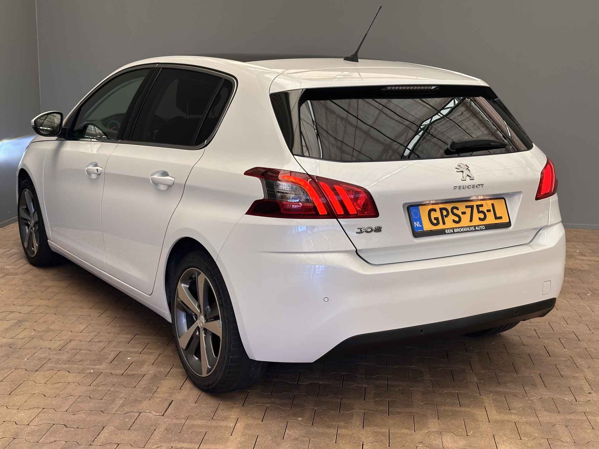 Peugeot 308 1.2 130PK Allure | Camera | Panoramadak | Full-LED | DAB+ | Leder\Stof | Clima | 17'' Lichtmetaal | Parkeersensoren V+A | Carplay | Cruise | Radio/CD! | Getint glas | Bluetooth | Touchscreen | - 11/23