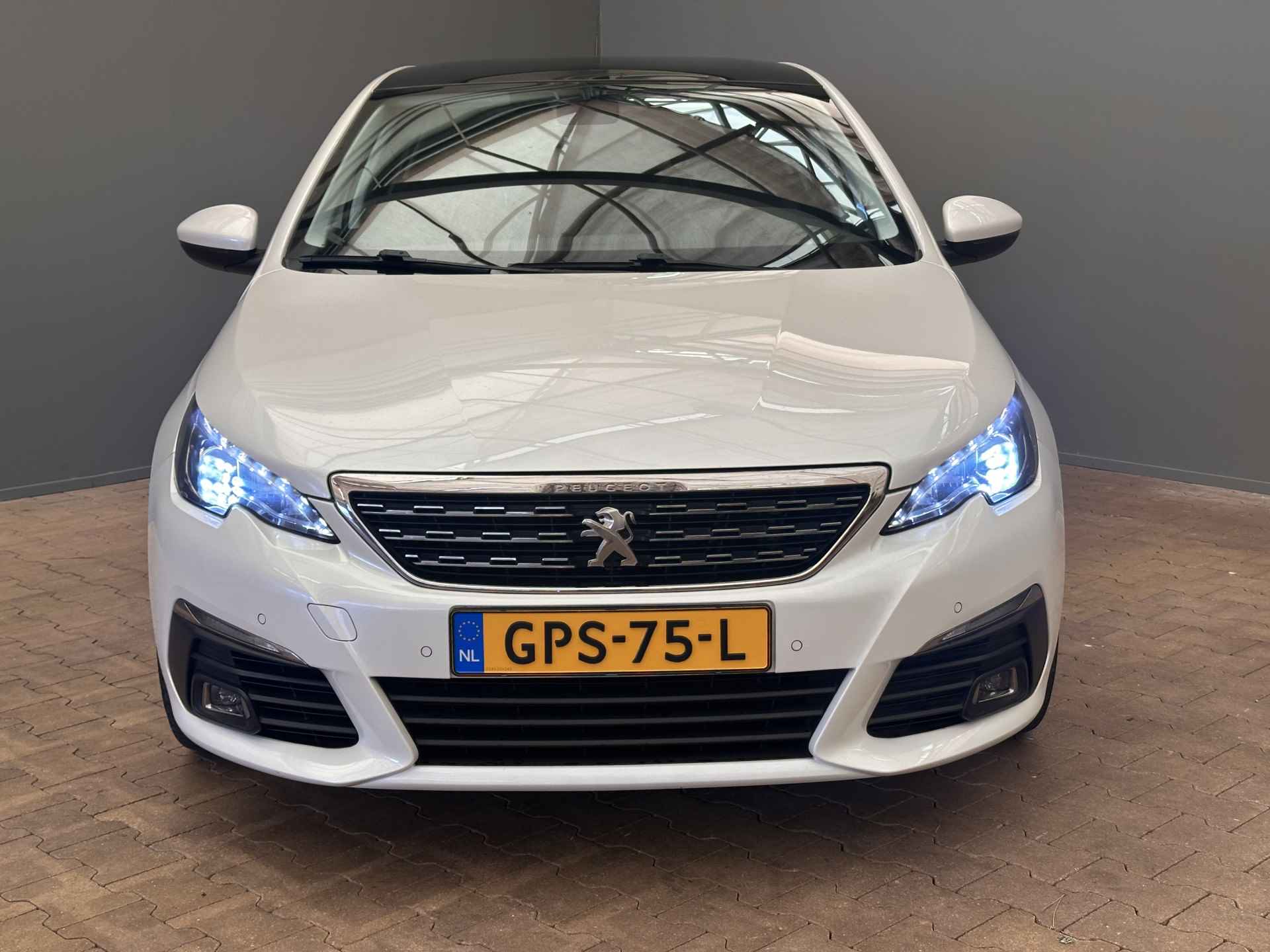 Peugeot 308 1.2 130PK Allure | Camera | Panoramadak | Full-LED | DAB+ | Leder\Stof | Clima | 17'' Lichtmetaal | Parkeersensoren V+A | Carplay | Cruise | Radio/CD! | Getint glas | Bluetooth | Touchscreen | - 21/23