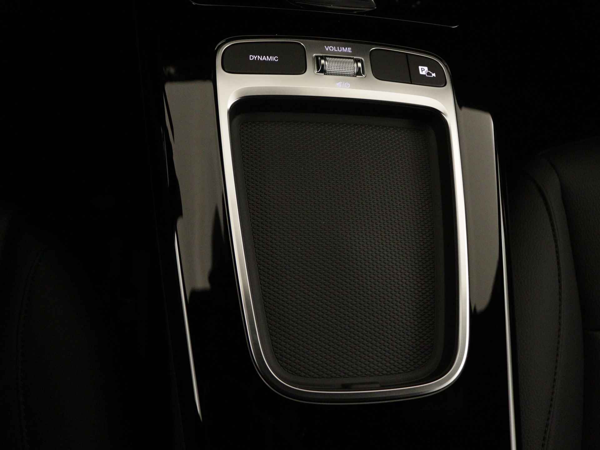 Mercedes-Benz A-Klasse 250 e Business Line | Verwarmde stoelen vooraan | Extra USB-poorten | Zitcomfortpakket | Achteruitrijcamera | Dodehoekassistent | Spiegelpakket | Parkeerpakket met achteruitrijcamera | - 29/39