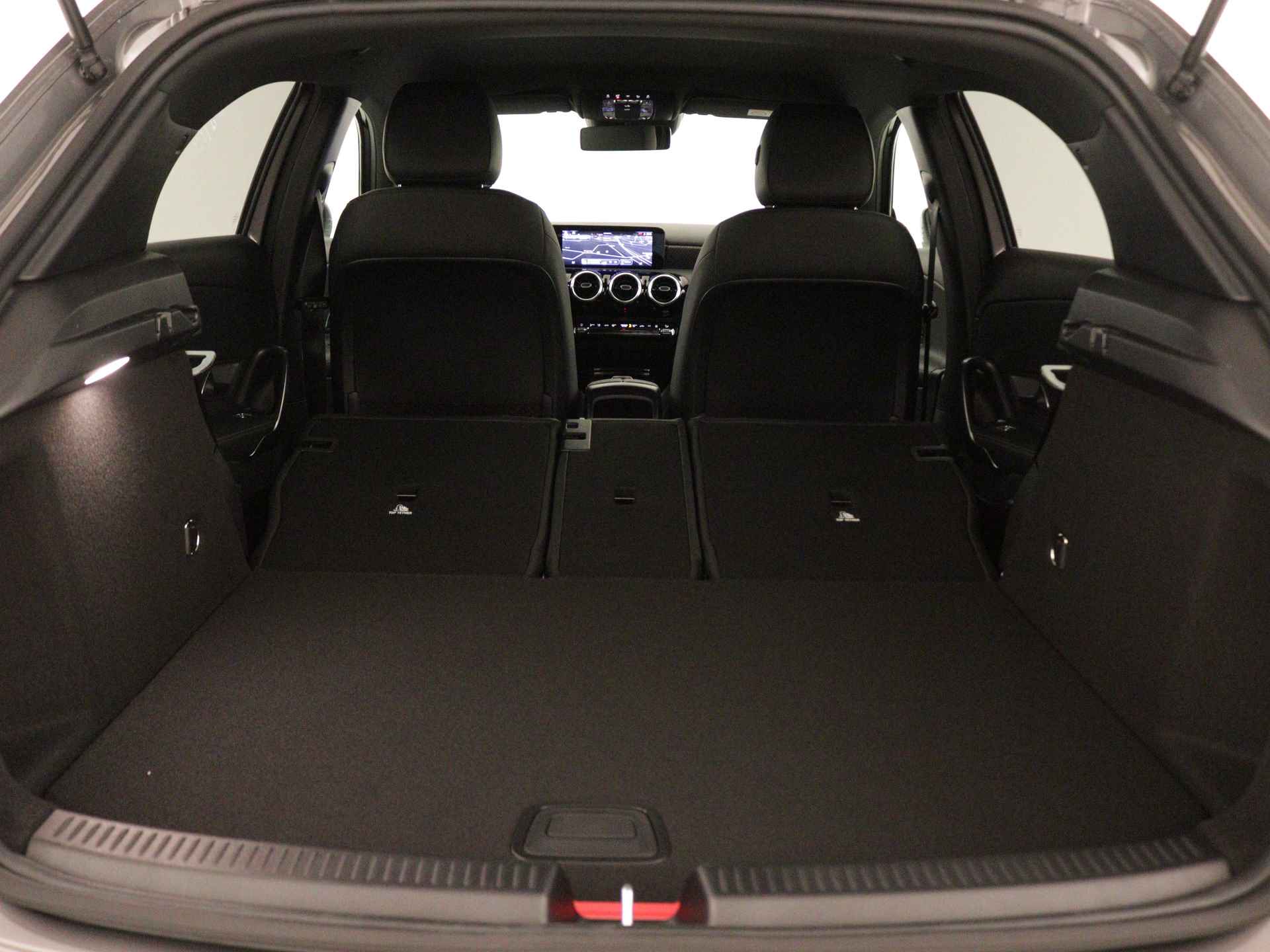 Mercedes-Benz A-Klasse 250 e Business Line | Verwarmde stoelen vooraan | Extra USB-poorten | Zitcomfortpakket | Achteruitrijcamera | Dodehoekassistent | Spiegelpakket | Parkeerpakket met achteruitrijcamera | - 35/39