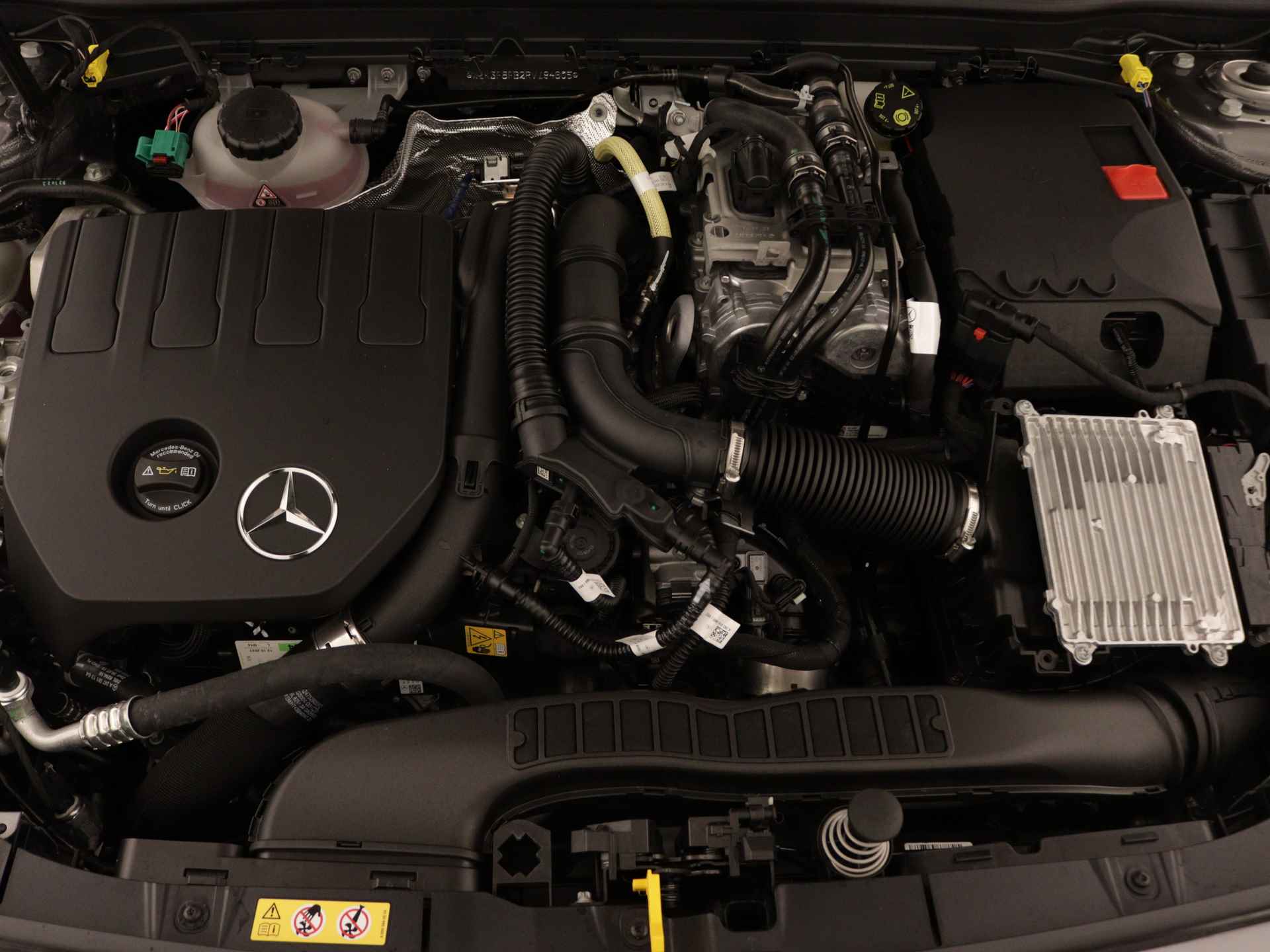 Mercedes-Benz A-Klasse 250 e Business Line | Verwarmde stoelen vooraan | Extra USB-poorten | Zitcomfortpakket | Achteruitrijcamera | Dodehoekassistent | Spiegelpakket | Parkeerpakket met achteruitrijcamera | - 36/39