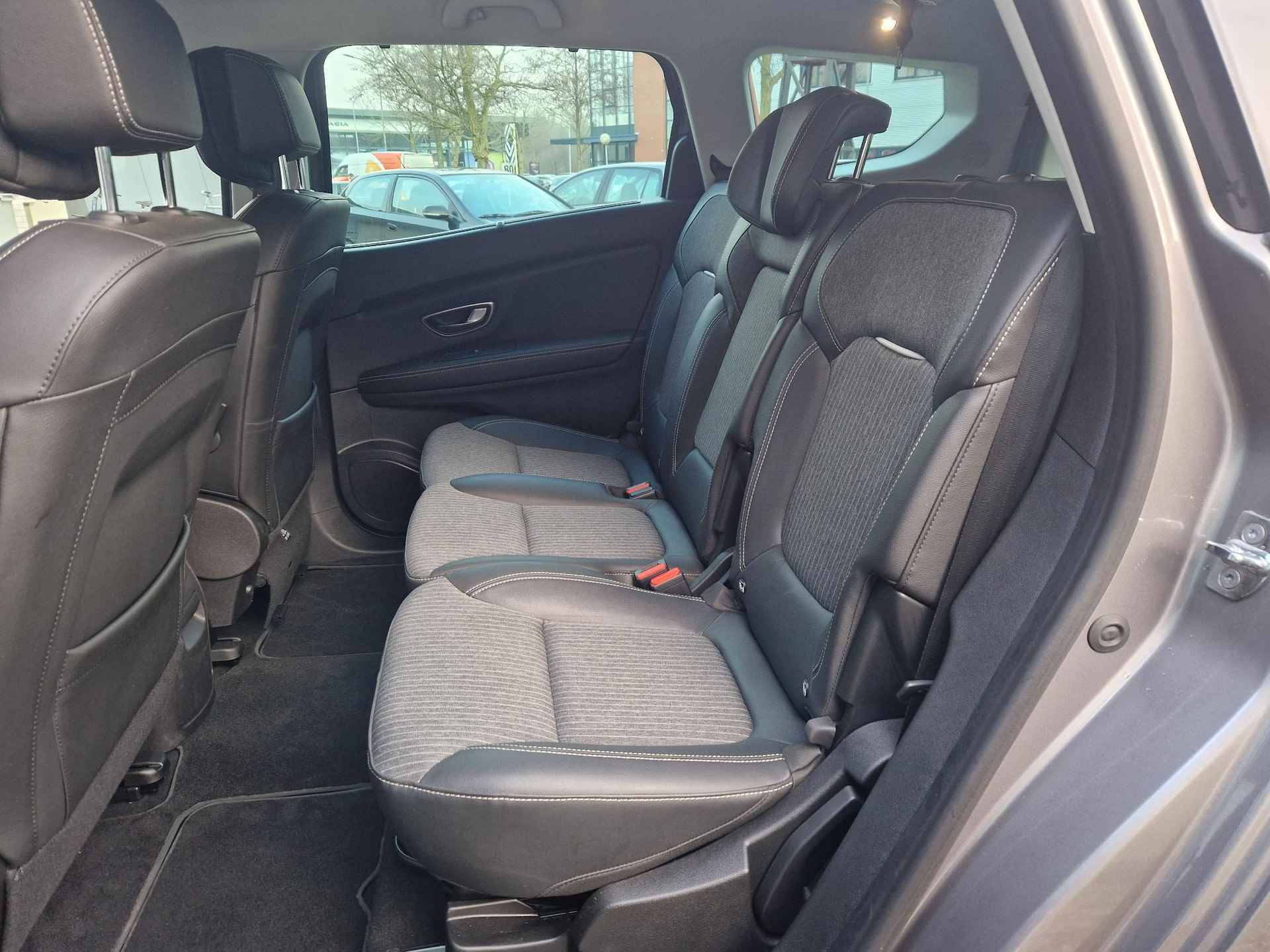 Renault Grand Scénic 1.3 TCe Intens 7p. Automaat / 1500kg Trekgewicht / 1e Eigenaar / Dealer Onderhouden / Apple Carplay & Android Auto / + Zomerbanden / Stoel Verwarming / Cruise Control / Achteruitrijcamera / Navigatie / - 8/40