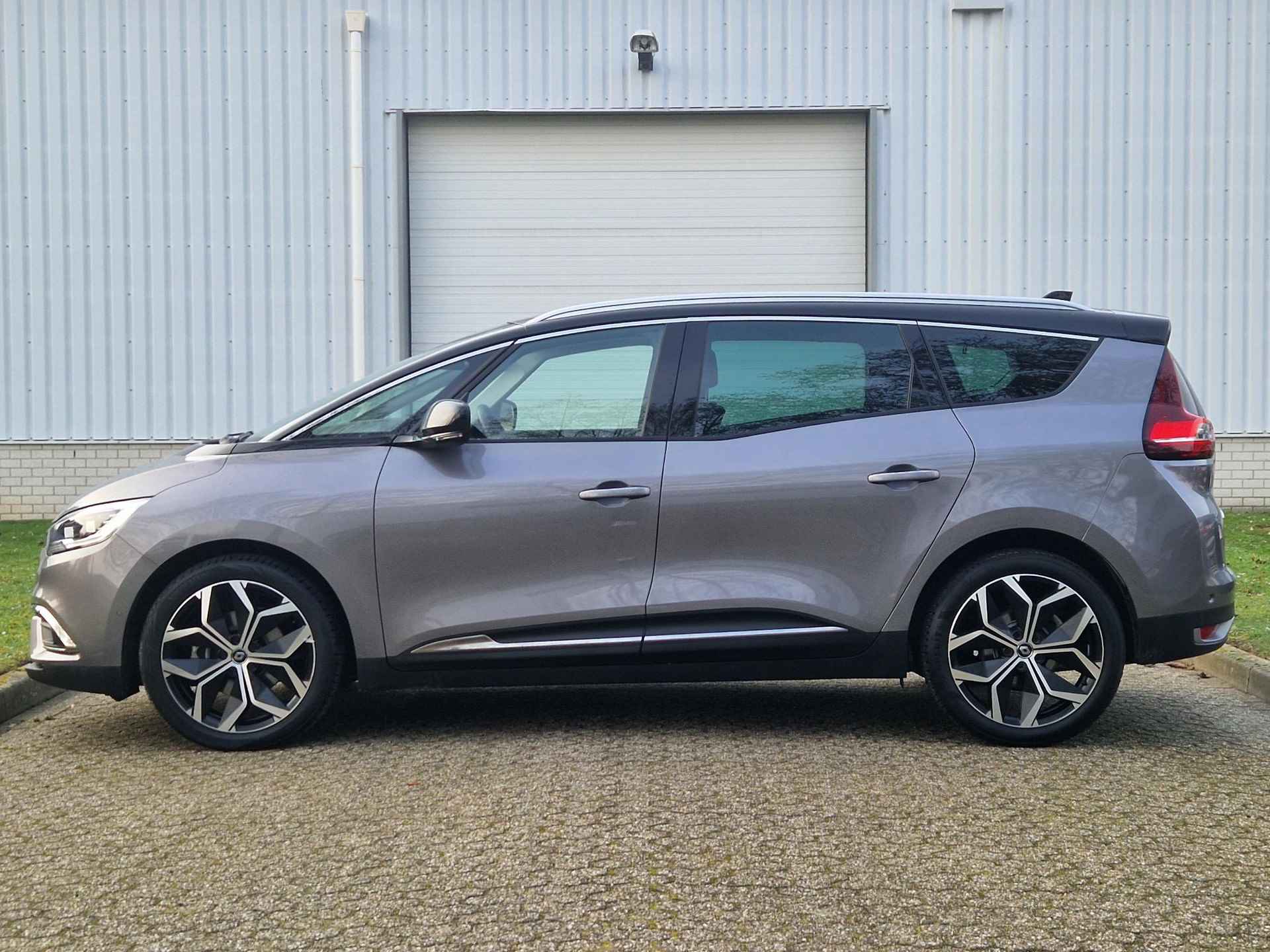 Renault Grand Scénic 1.3 TCe Intens 7p. Automaat / 1500kg Trekgewicht / 1e Eigenaar / Dealer Onderhouden / Apple Carplay & Android Auto / + Zomerbanden / Stoel Verwarming / Cruise Control / Achteruitrijcamera / Navigatie / - 10/40