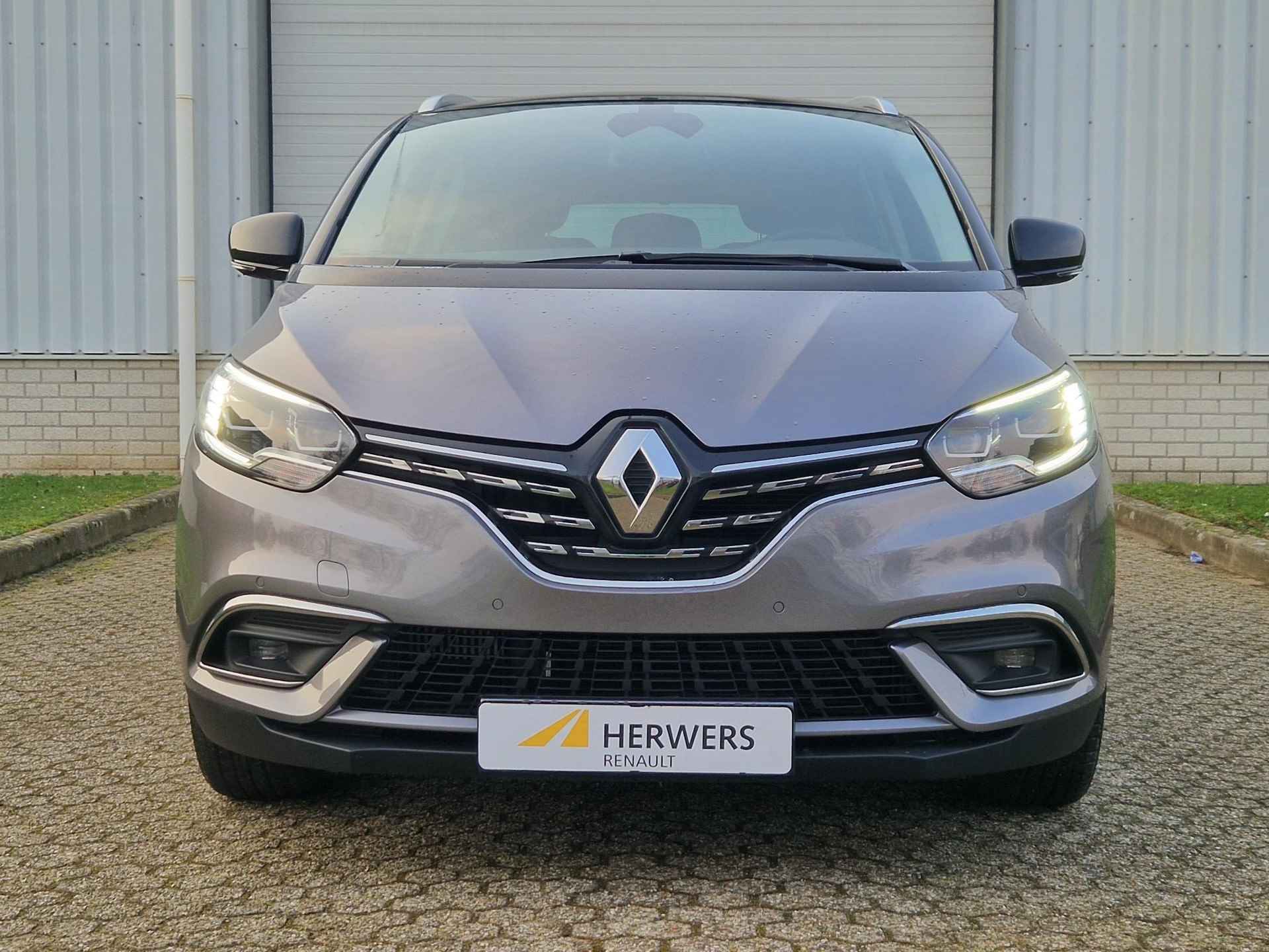 Renault Grand Scénic 1.3 TCe Intens 7p. Automaat / 1500kg Trekgewicht / 1e Eigenaar / Dealer Onderhouden / Apple Carplay & Android Auto / + Zomerbanden / Stoel Verwarming / Cruise Control / Achteruitrijcamera / Navigatie / - 25/40