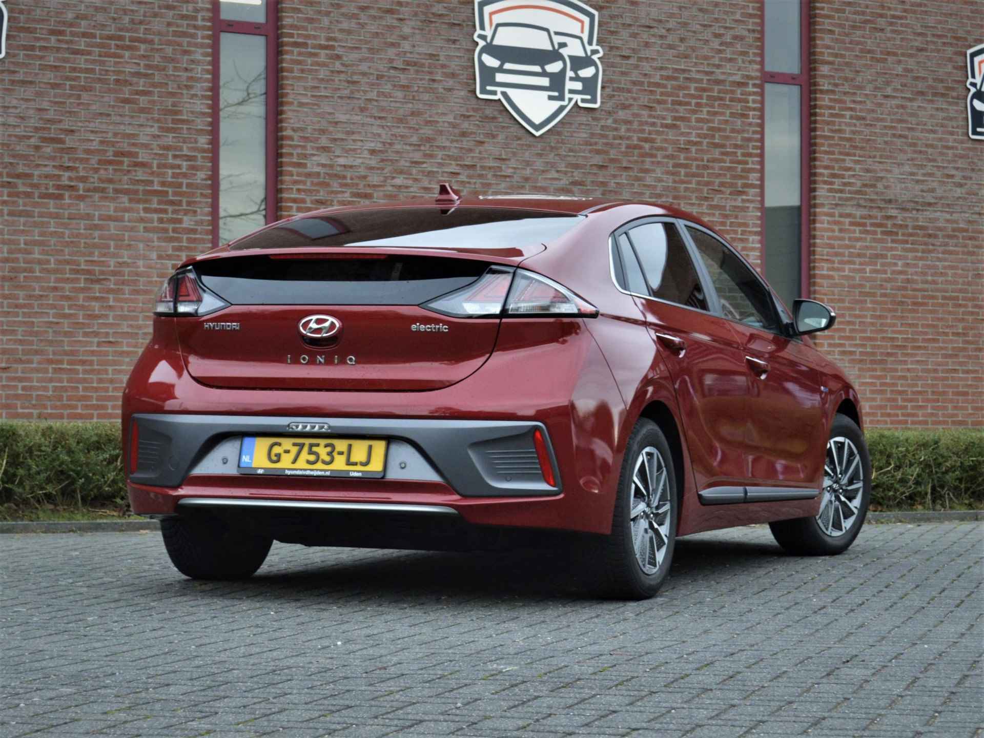 Hyundai Ioniq Premium EV 39kWh | € 19.950 na subsidie - 7/17