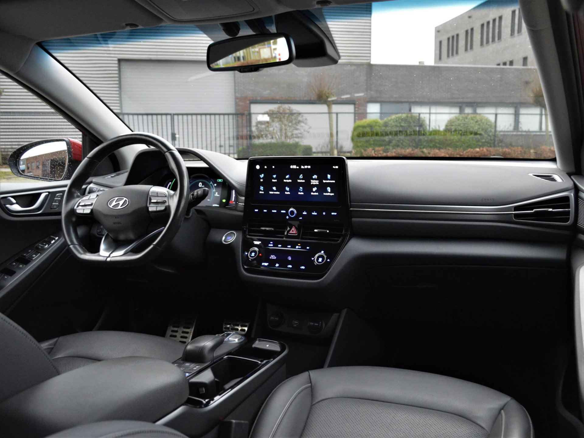 Hyundai Ioniq Premium EV 39kWh | € 19.950 na subsidie - 8/17