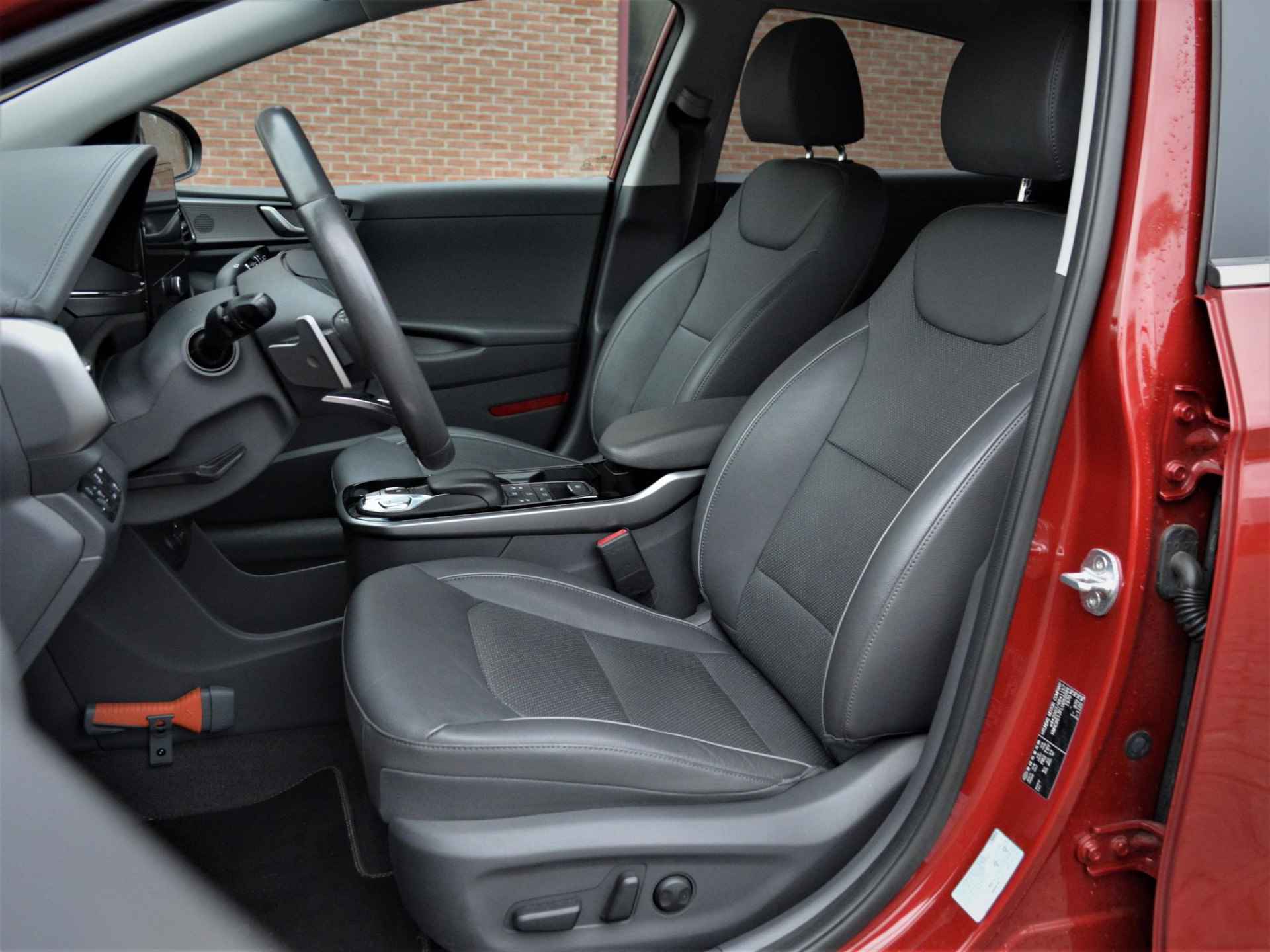 Hyundai Ioniq Premium EV 39kWh | € 19.950 na subsidie - 9/17