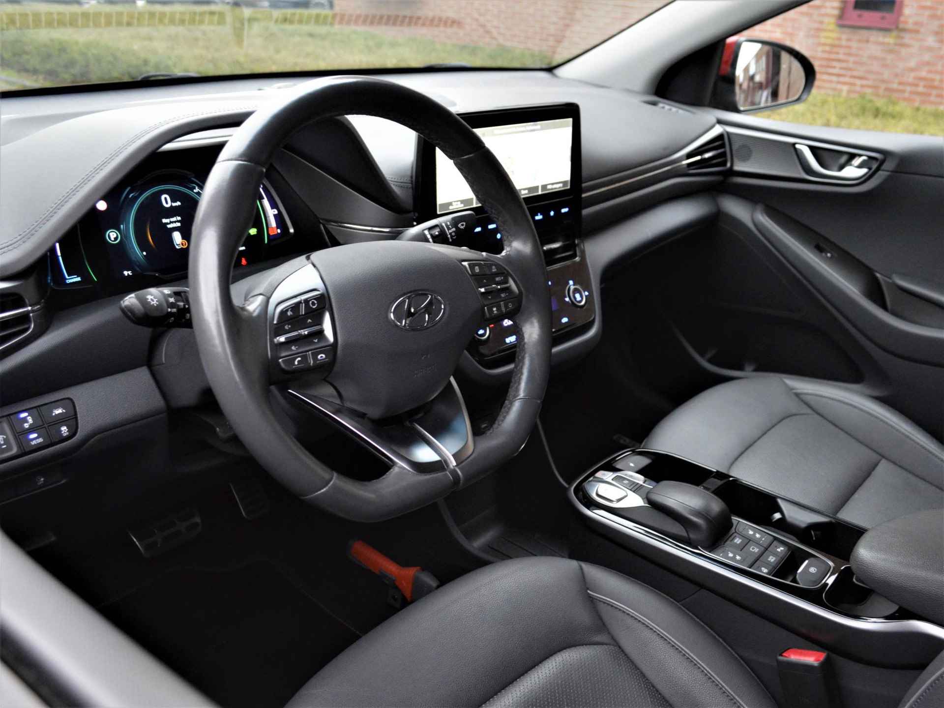 Hyundai Ioniq Premium EV 39kWh | € 19.950 na subsidie - 10/17