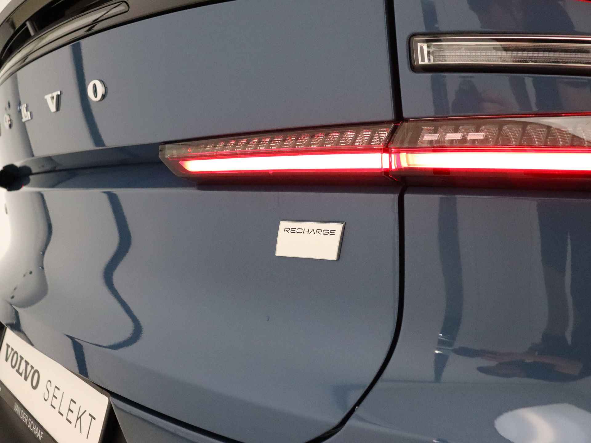 Volvo C40 Extended Range Plus 82 kWh / 3 Jaar gratis onderhoud / NIEUW / DIRECT LEVERBAAR / Nubuck / Getint glas / Warmtepomp / Stoel + Stuurw. Verwarming / - 16/39