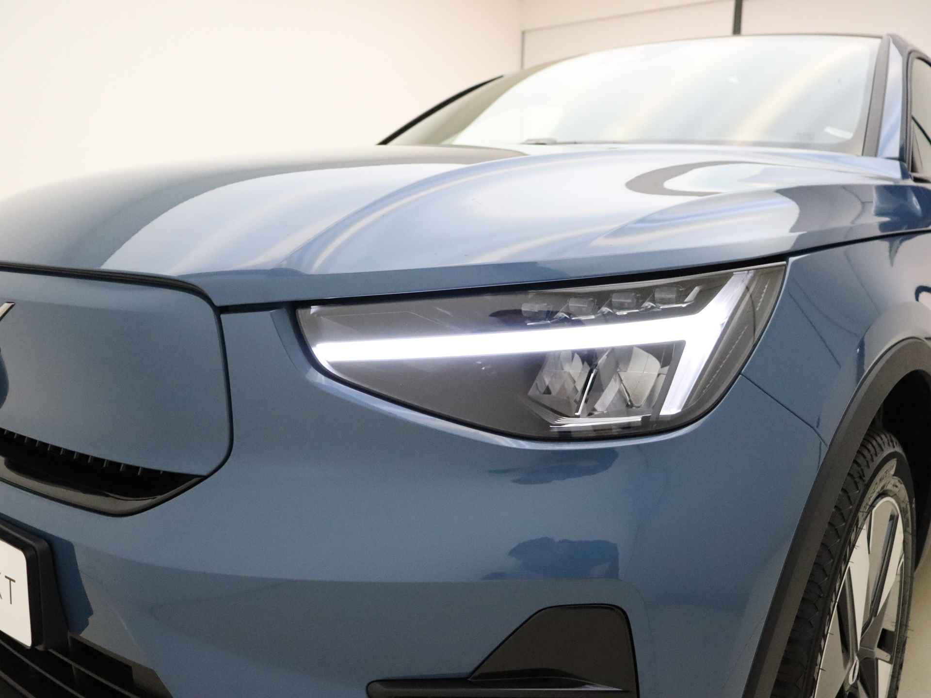 Volvo C40 Extended Range Plus 82 kWh / 3 Jaar gratis onderhoud / NIEUW / DIRECT LEVERBAAR / Nubuck / Getint glas / Warmtepomp / Stoel + Stuurw. Verwarming / - 20/39