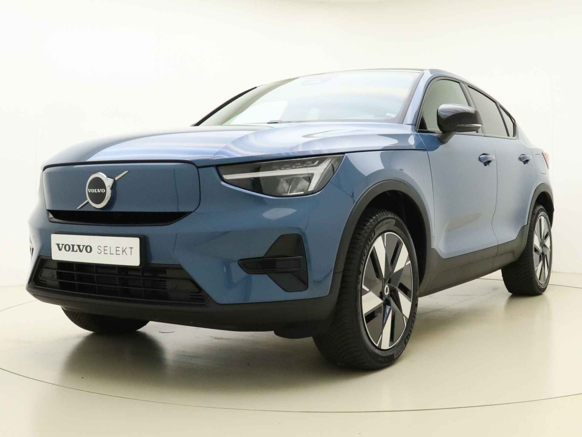 Volvo C40 Extended Range Plus 82 kWh / 3 Jaar gratis onderhoud / NIEUW / DIRECT LEVERBAAR / Nubuck / Getint glas / Warmtepomp / Stoel + Stuurw. Verwarming / - 26/39