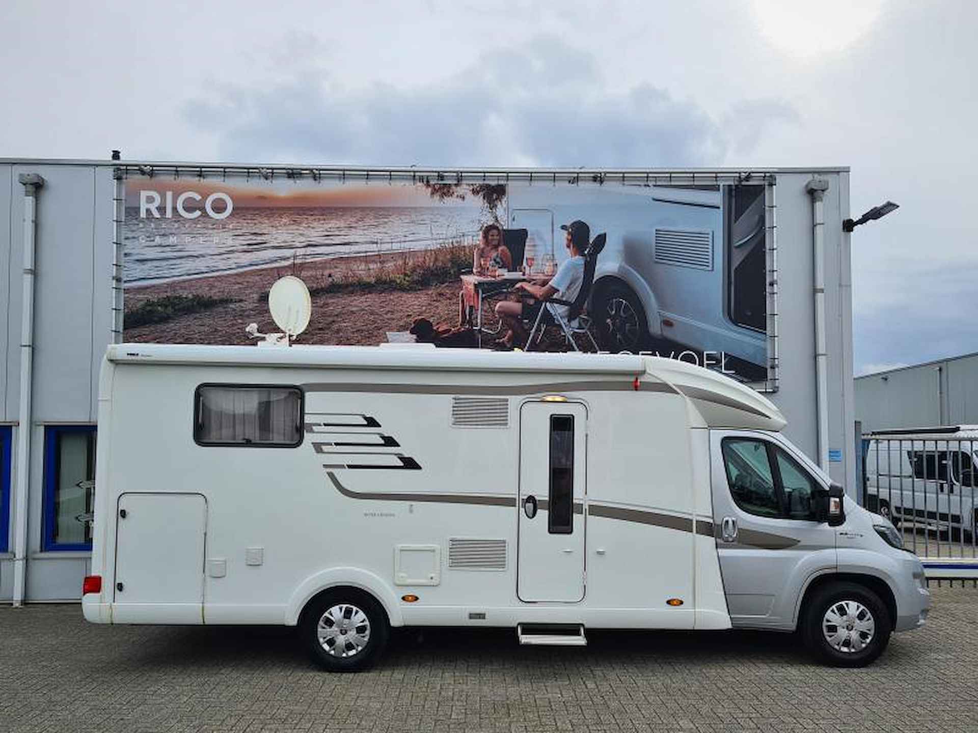 Hymer Tramp 698  Silverline Queensbed - 4/25