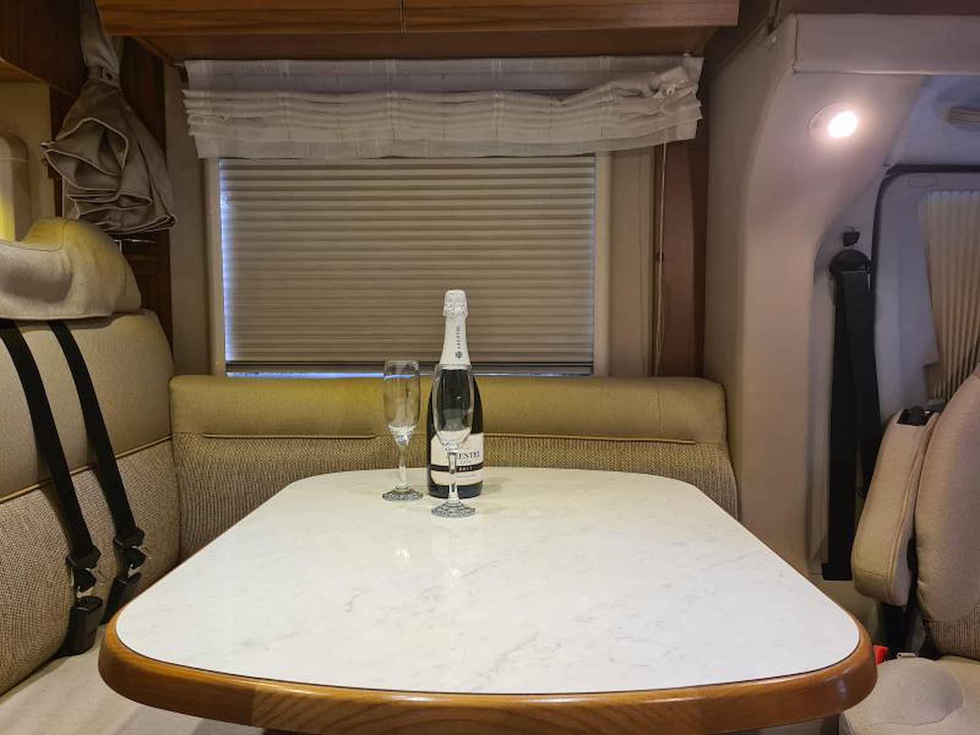 Hymer Tramp 698  Silverline Queensbed - 8/25