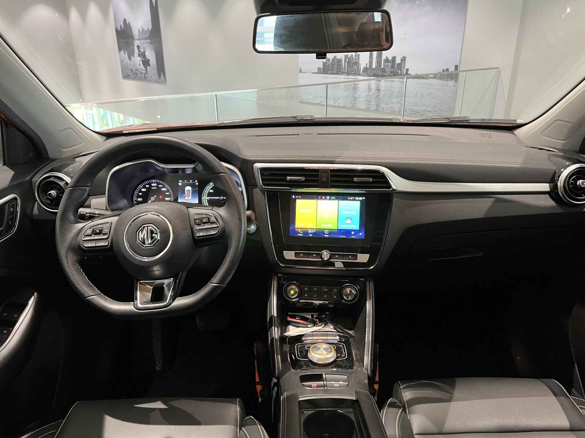 MG ZS EV Luxury 45 kWh / Apple Carplay / Schuif-kantel dak / Camera - 15/25