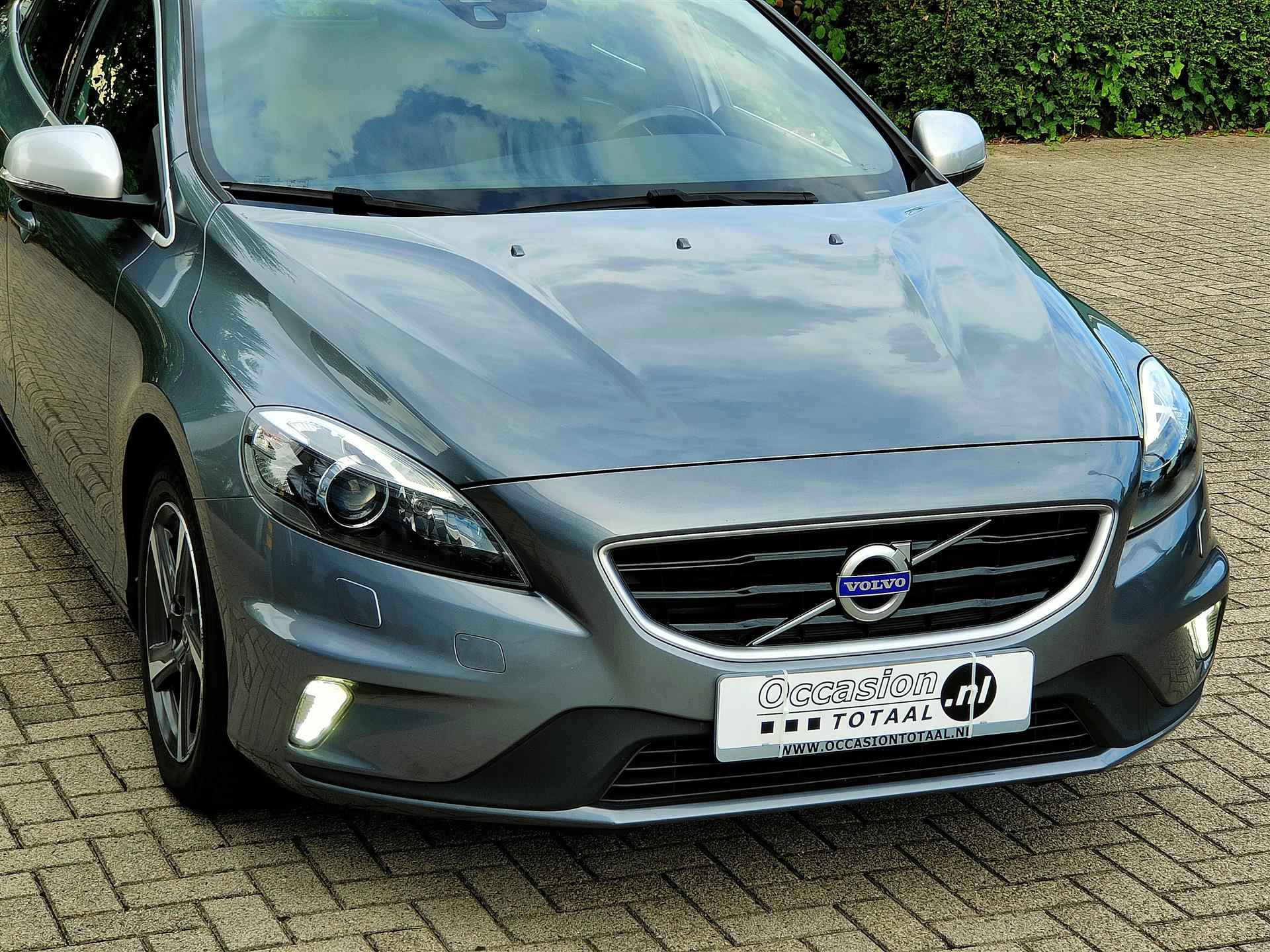 Volvo V40 2.0 D2 R-Design Business - 8/24