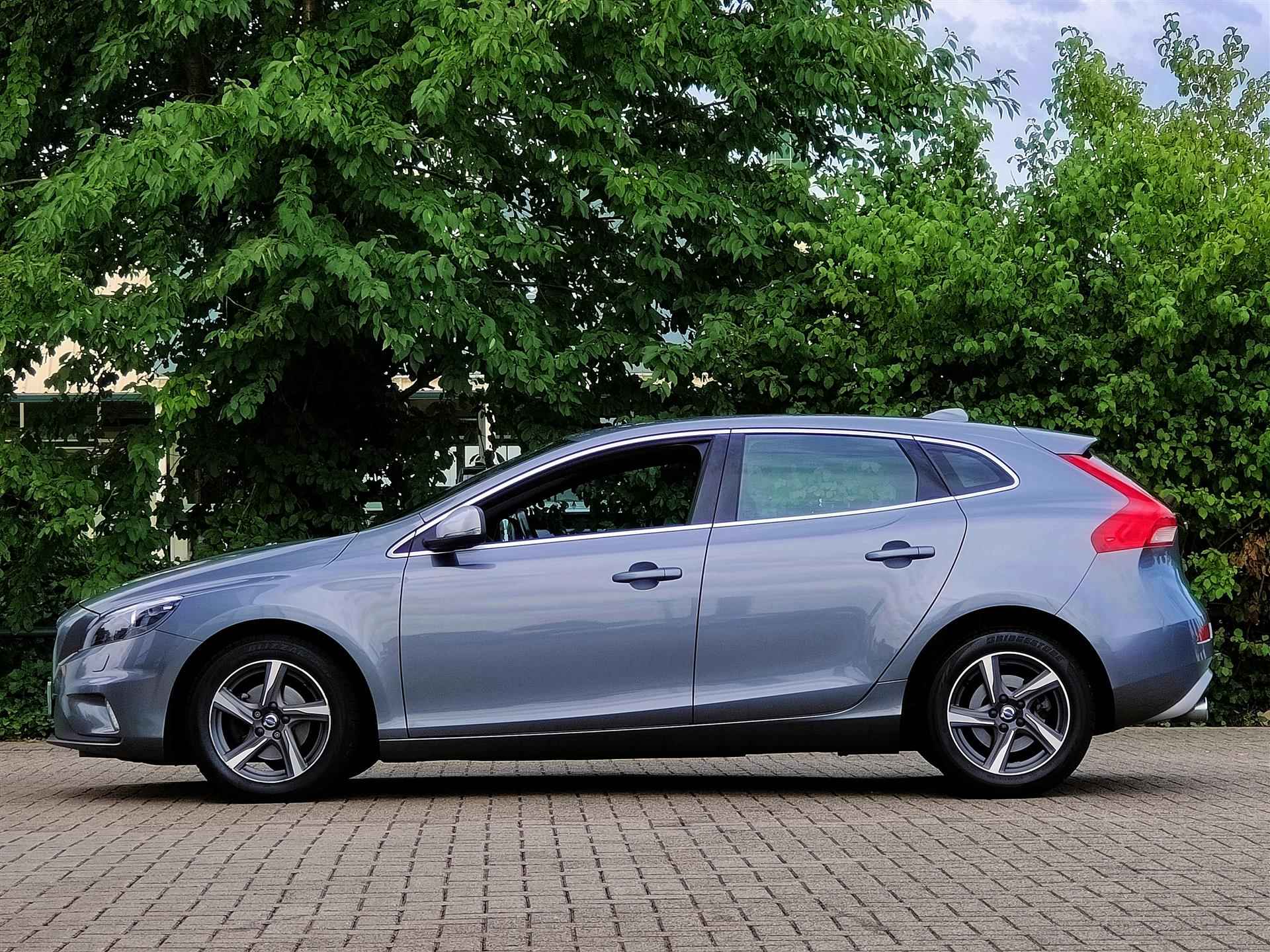 Volvo V40 2.0 D2 R-Design Business - 9/24