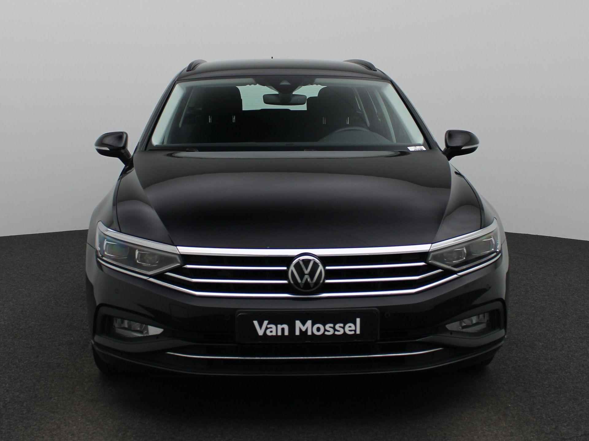 Volkswagen Passat Variant 1.5 TSI Elegance | Navigatie | Camera | LED Verlichting | Carplay | Climate Control | - 3/37