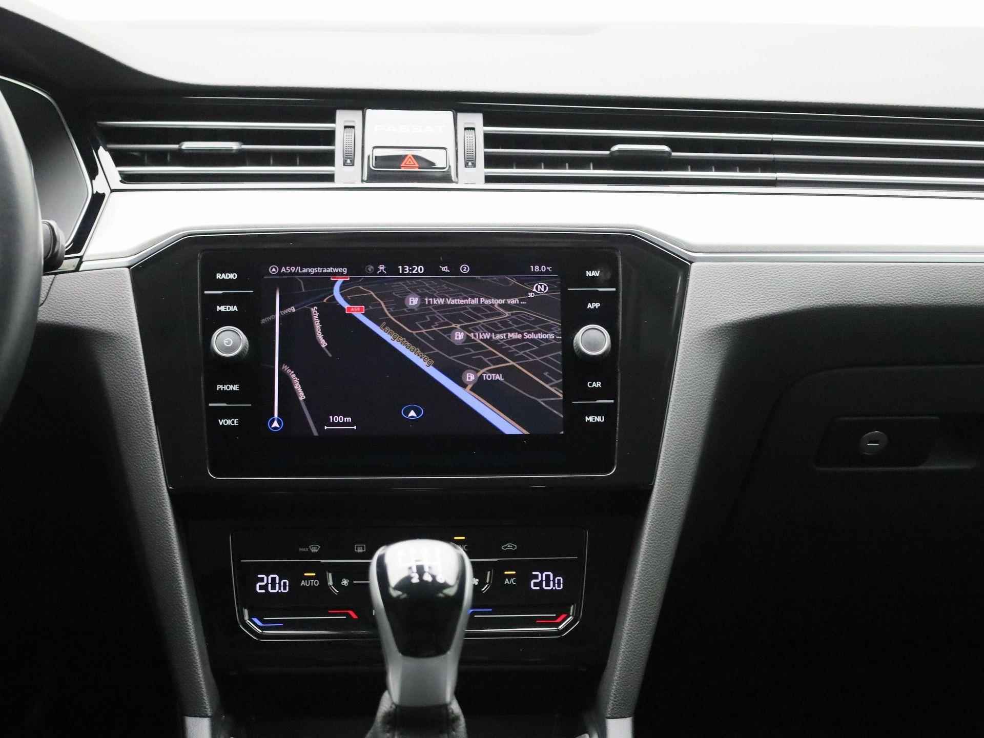 Volkswagen Passat Variant 1.5 TSI Elegance | Navigatie | Camera | LED Verlichting | Carplay | Climate Control | - 9/37