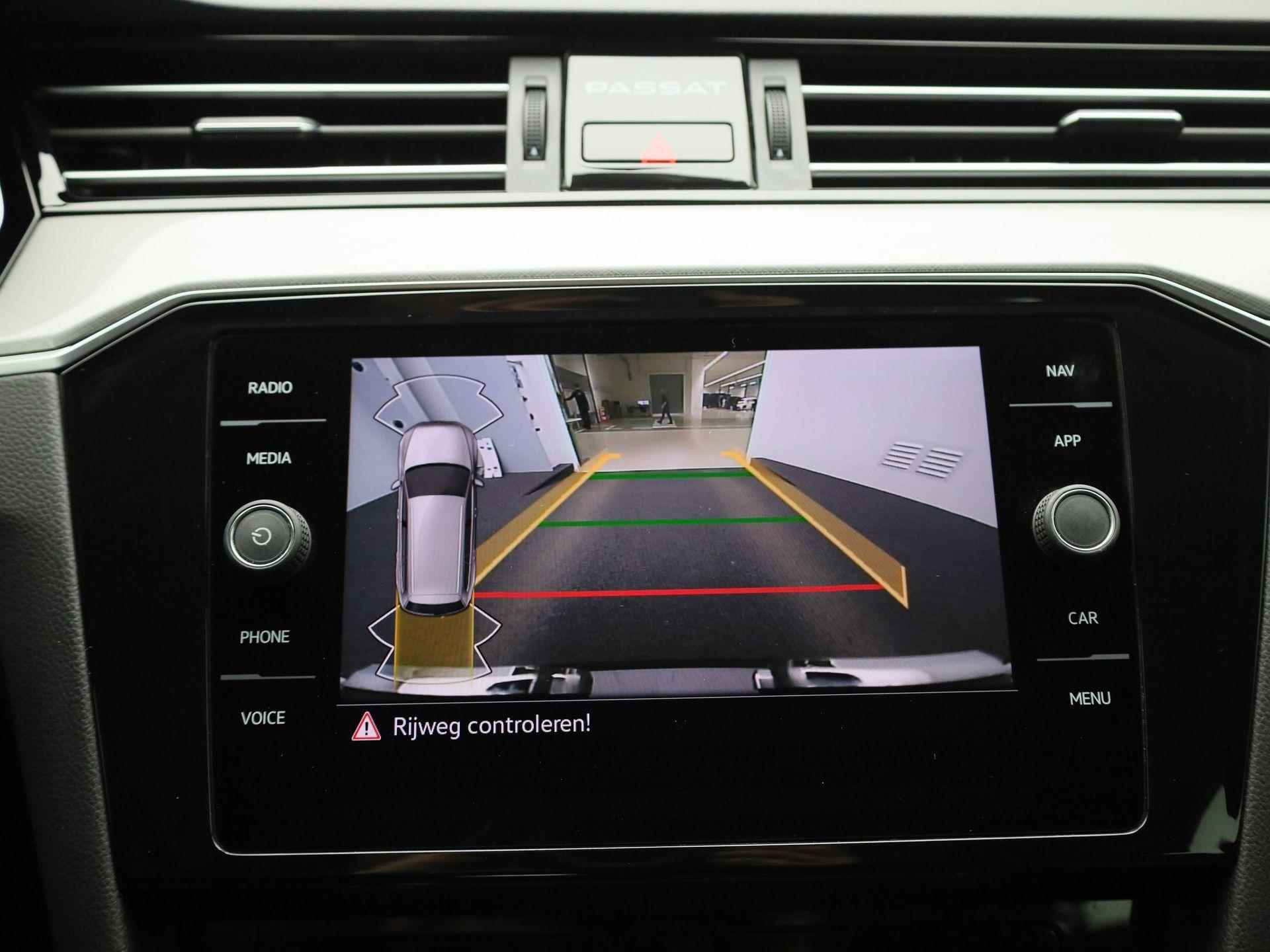 Volkswagen Passat Variant 1.5 TSI Elegance | Navigatie | Camera | LED Verlichting | Carplay | Climate Control | - 21/37