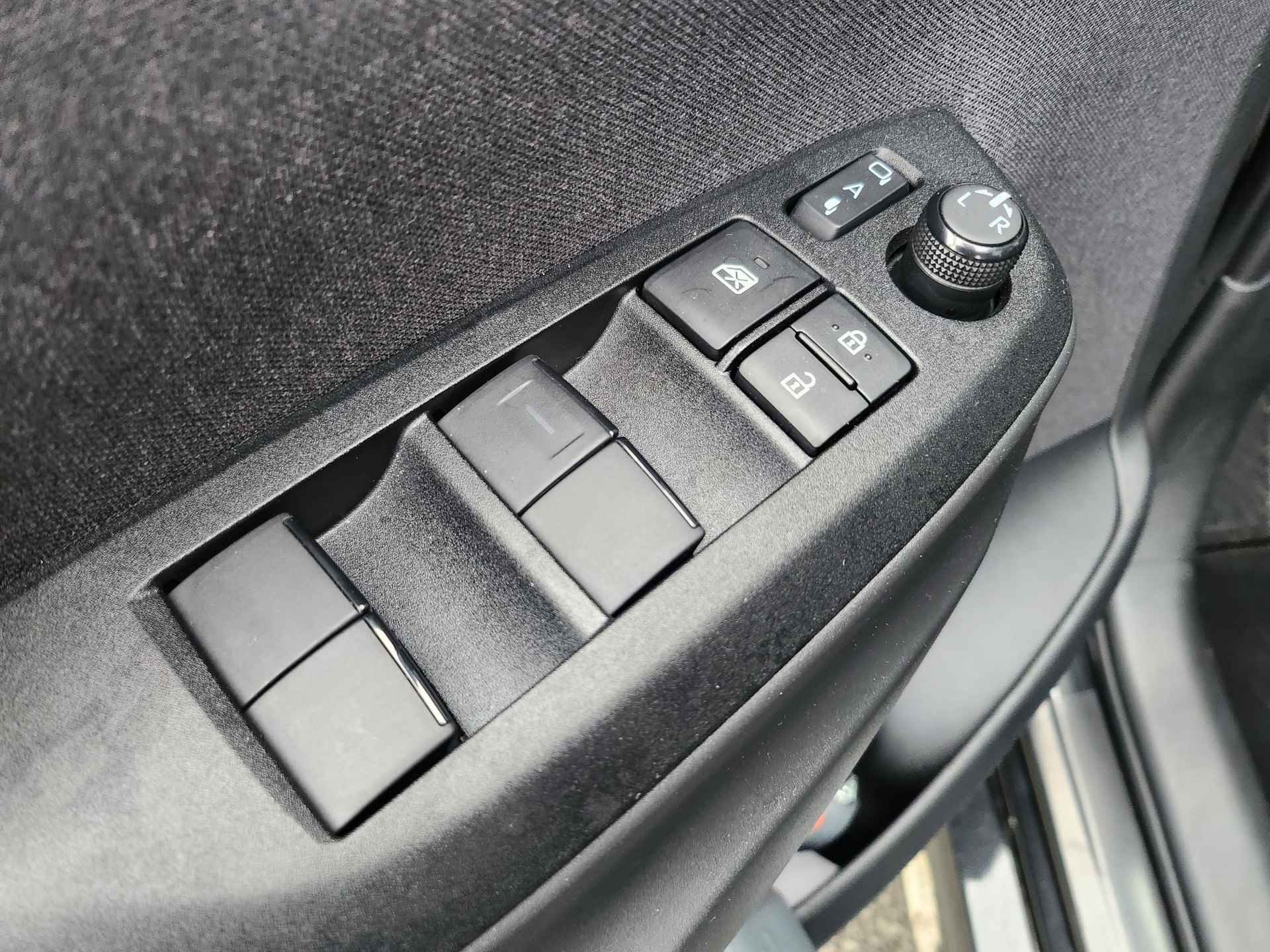 Mazda 2 Hybrid Automaat 1.5 Select /Panorama/ECC/Keyless/DAB/Head-up/CarPlay/16 inch LMV - 13/39