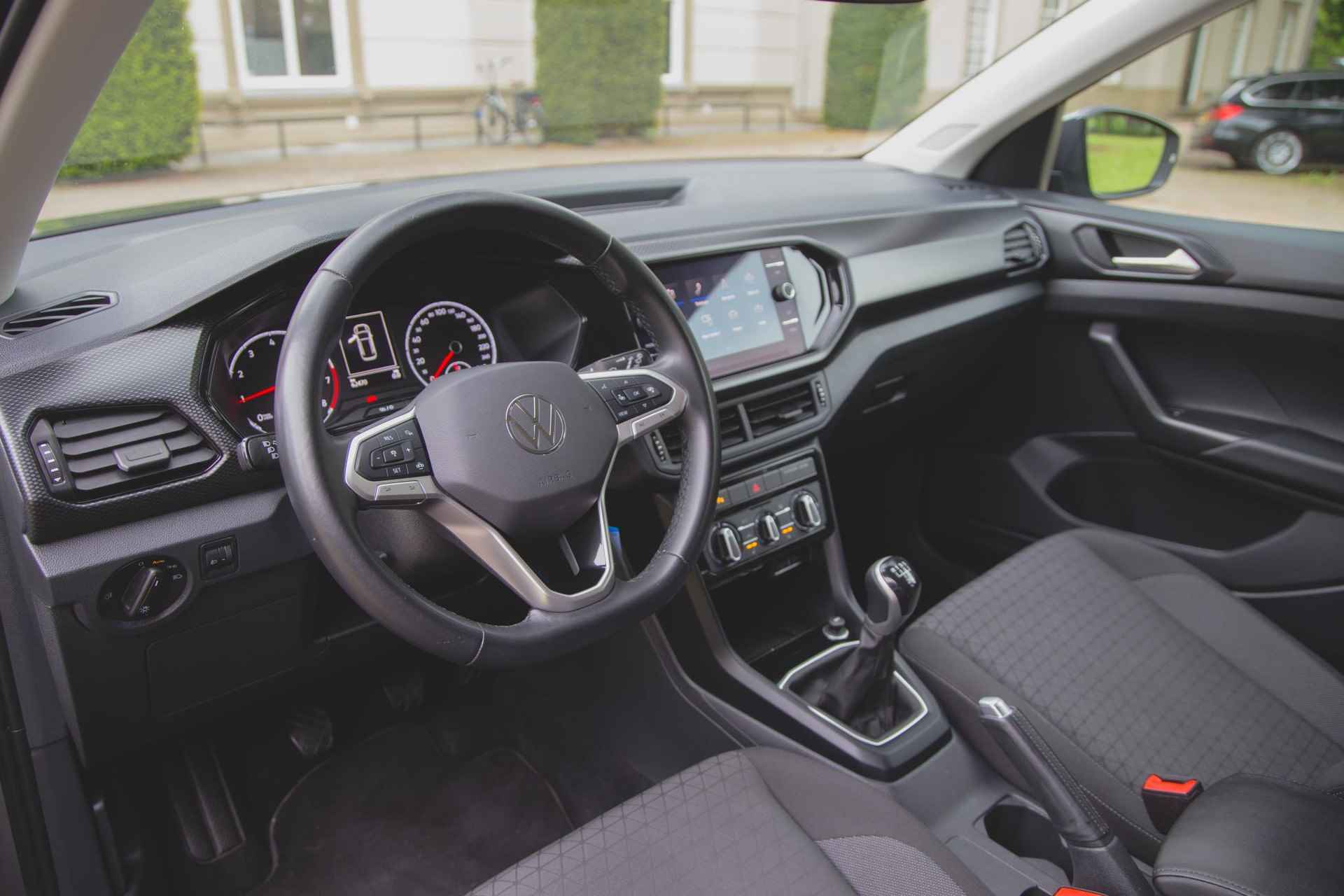 Volkswagen T-Cross 1.0 TSI Life Carplay | Stoelverwarming | PDC | 1e eign - 17/44