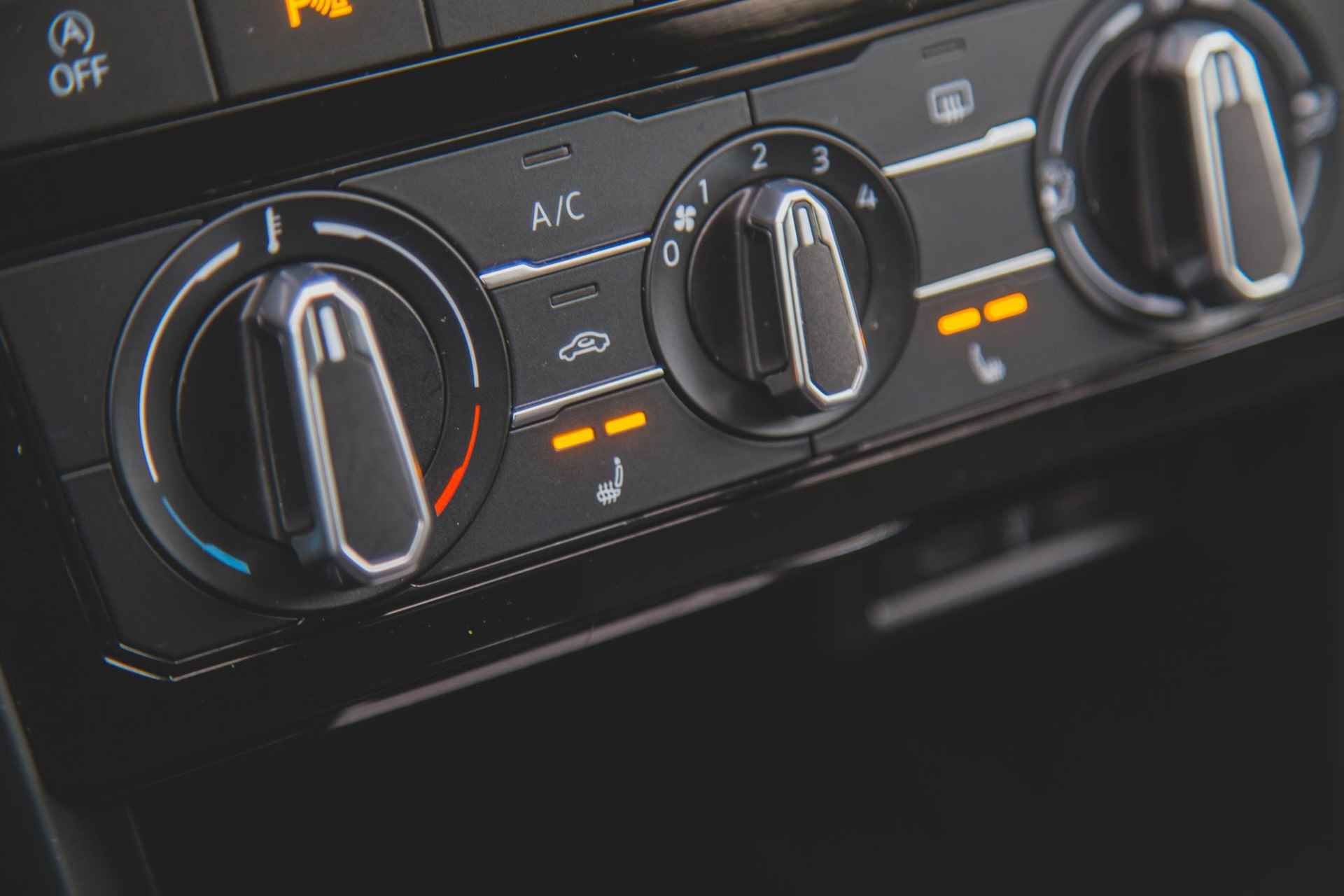 Volkswagen T-Cross 1.0 TSI Life Carplay | Stoelverwarming | PDC | 1e eign - 29/44