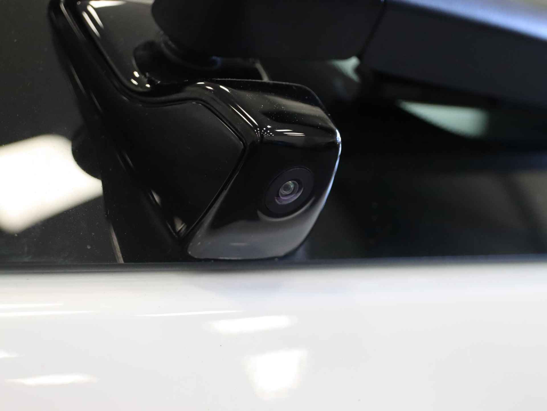 Kia Niro 1.6 GDi Hybrid First Edition | Navigatie | Camera | Climate control | Cruise control | Parkeersensoren achter | 18inch lichtmetalen velgen | - 11/35
