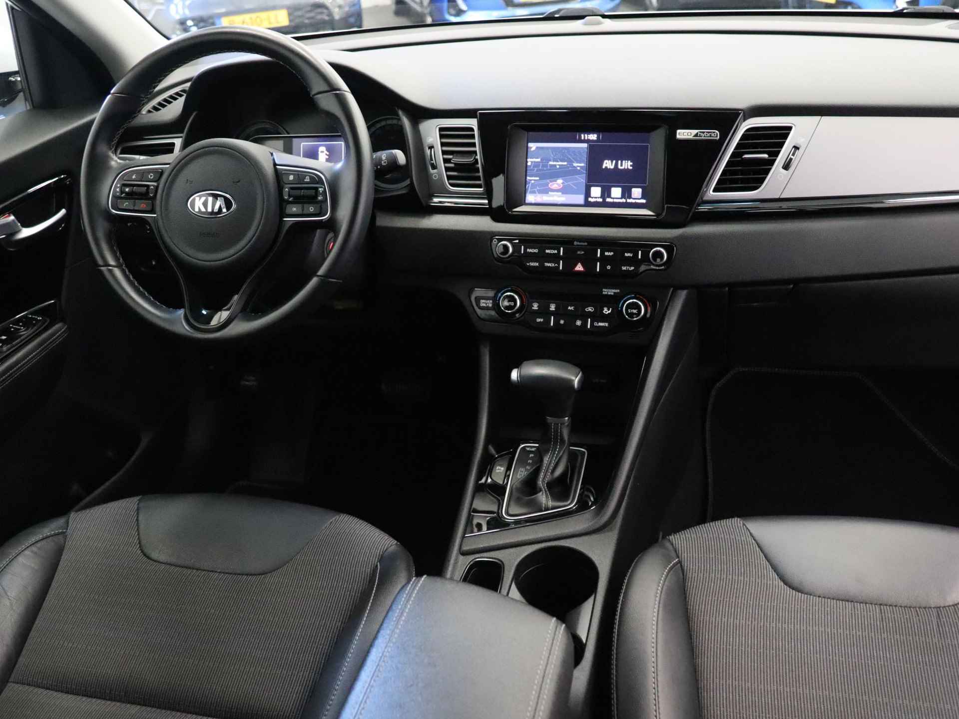 Kia Niro 1.6 GDi Hybrid First Edition | Navigatie | Camera | Climate control | Cruise control | Parkeersensoren achter | 18inch lichtmetalen velgen | - 17/35