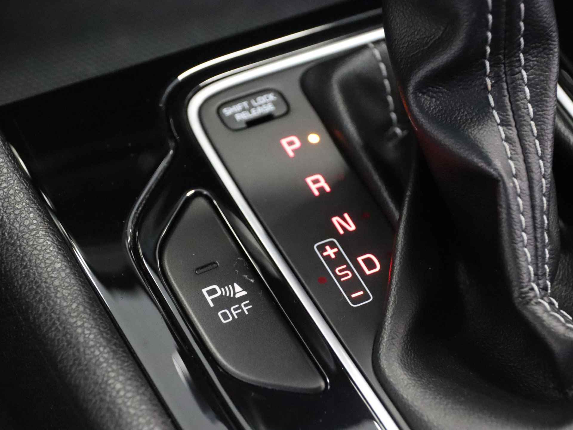 Kia Niro 1.6 GDi Hybrid First Edition | Navigatie | Camera | Climate control | Cruise control | Parkeersensoren achter | 18inch lichtmetalen velgen | - 20/35
