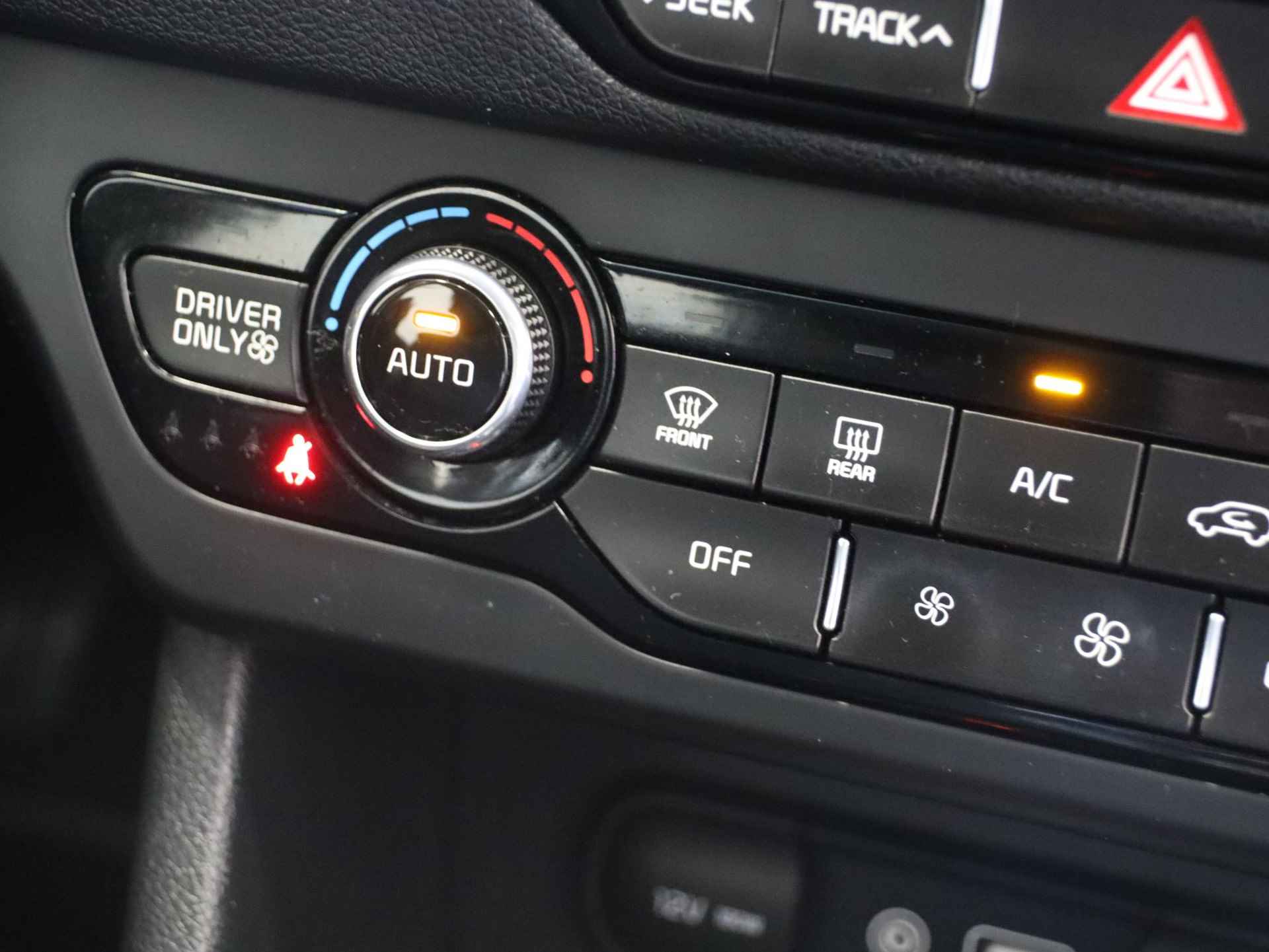 Kia Niro 1.6 GDi Hybrid First Edition | Navigatie | Camera | Climate control | Cruise control | Parkeersensoren achter | 18inch lichtmetalen velgen | - 25/35