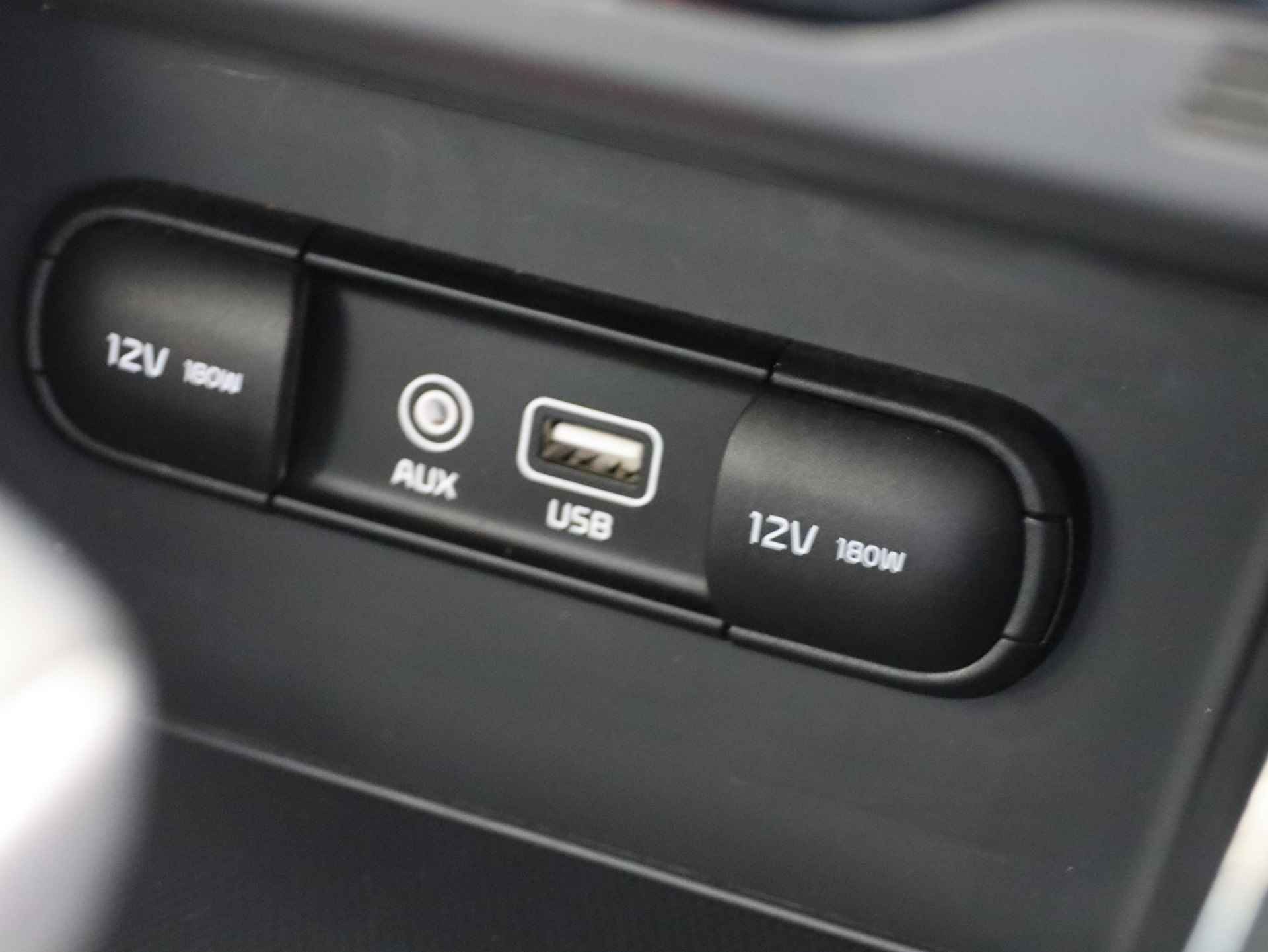 Kia Niro 1.6 GDi Hybrid First Edition | Navigatie | Camera | Climate control | Cruise control | Parkeersensoren achter | 18inch lichtmetalen velgen | - 26/35
