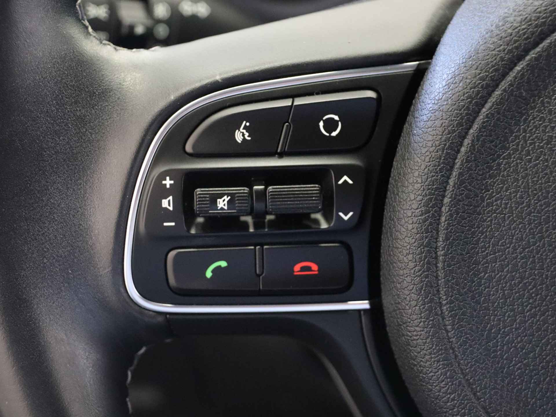 Kia Niro 1.6 GDi Hybrid First Edition | Navigatie | Camera | Climate control | Cruise control | Parkeersensoren achter | 18inch lichtmetalen velgen | - 33/35