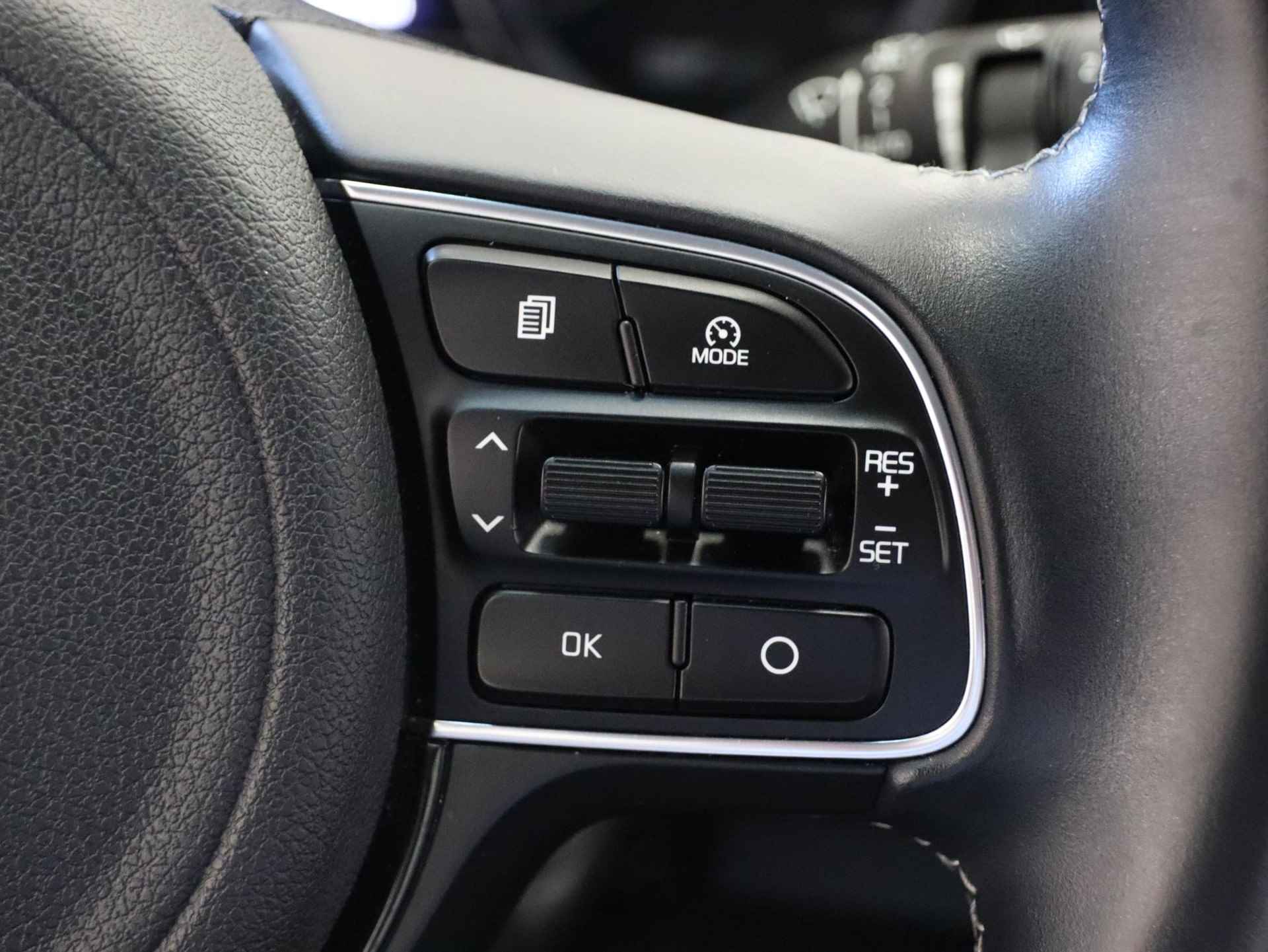 Kia Niro 1.6 GDi Hybrid First Edition | Navigatie | Camera | Climate control | Cruise control | Parkeersensoren achter | 18inch lichtmetalen velgen | - 34/35