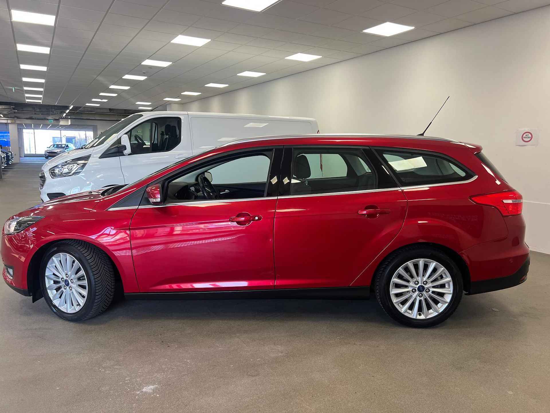 Ford Focus Wagon 1.0 Titanium | Navi | Climate Control | Voorruitverwarming | Keyless | Cruise Control - 8/24