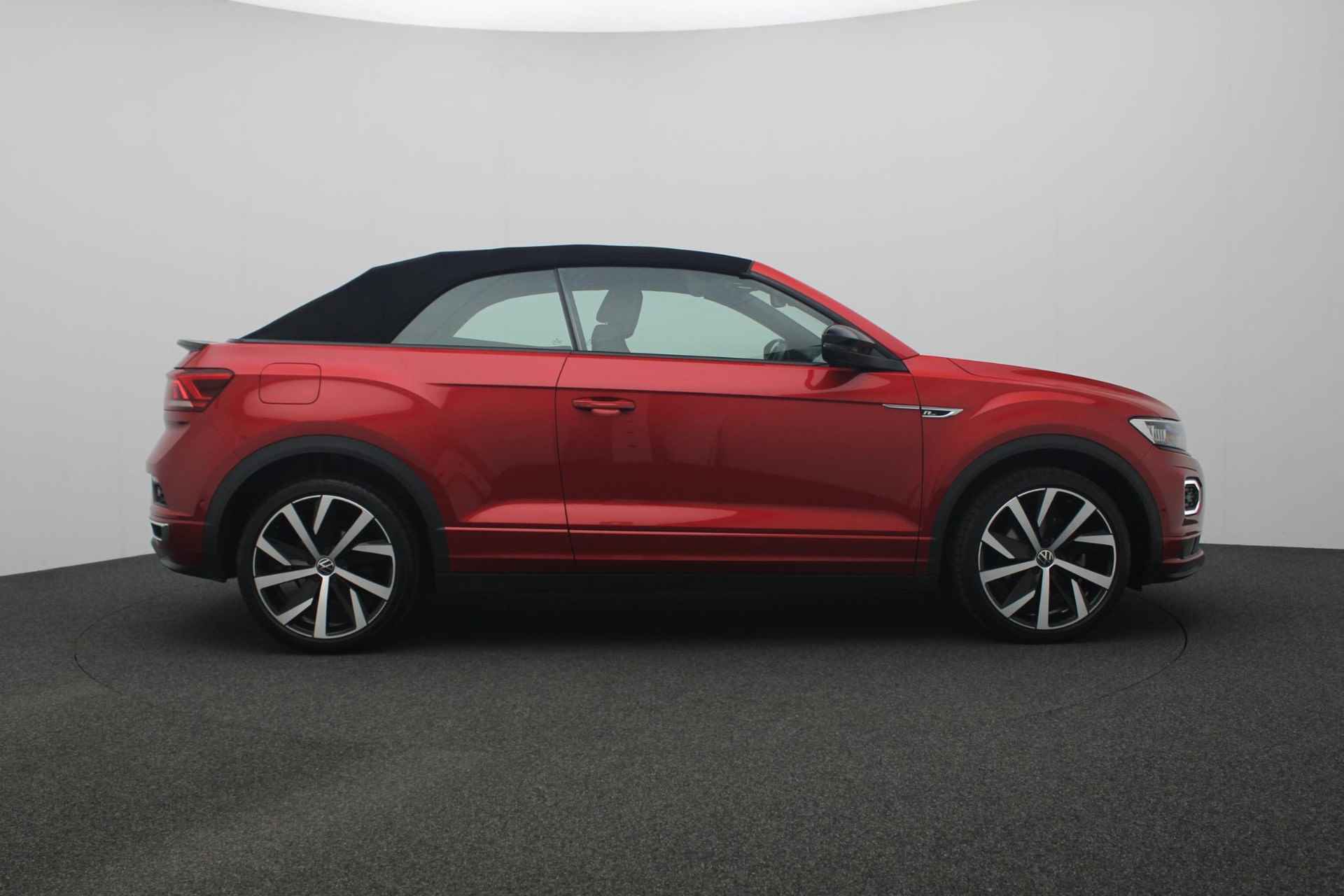 Volkswagen T-Roc Cabrio 1.5 TSI 150PK DSG R-Line Black Style | Leer | Trekhaak | Navi | 19 inch | BEATS | Camera | Keyless - 25/46