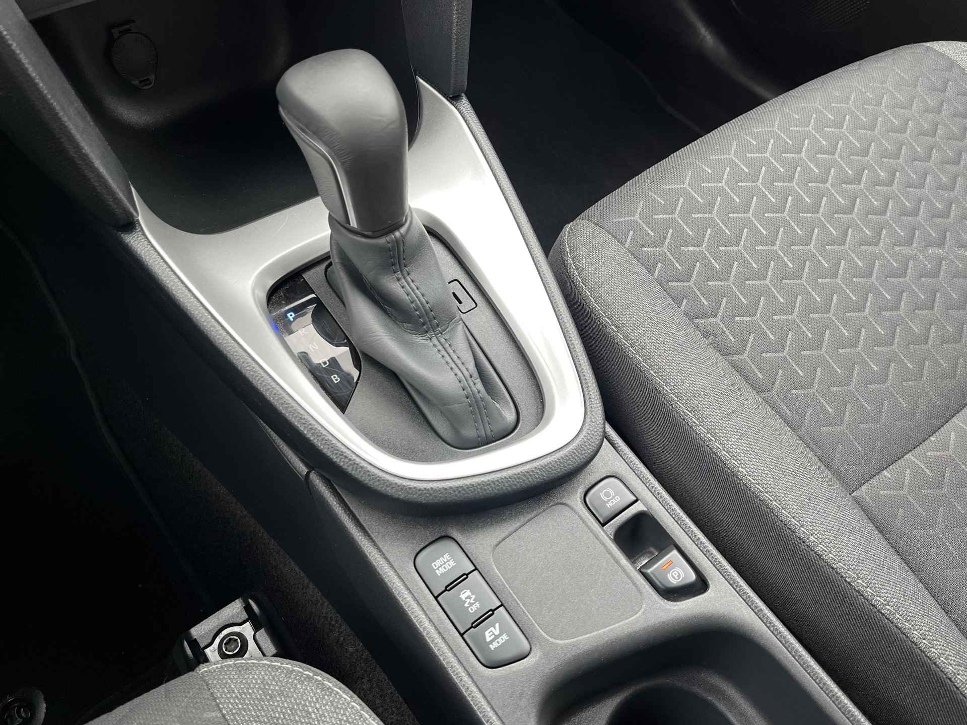 Toyota Yaris Cross 1.5 Hybrid Dynamic | Navigatie | Apple CarPlay/Android auto | Achteruitrijcamera - 22/31