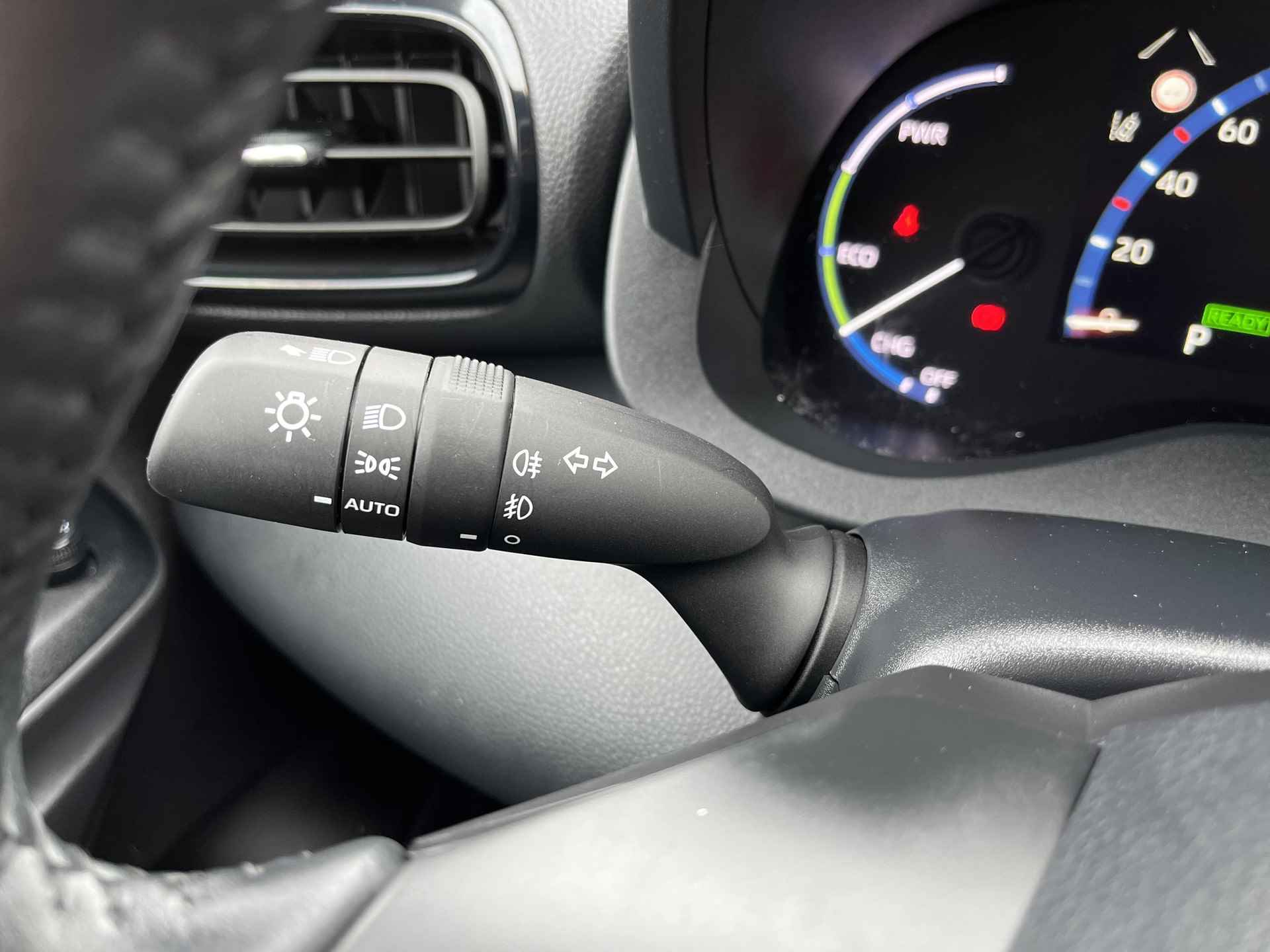 Toyota Yaris Cross 1.5 Hybrid Dynamic | Navigatie | Apple CarPlay/Android auto | Achteruitrijcamera - 23/31